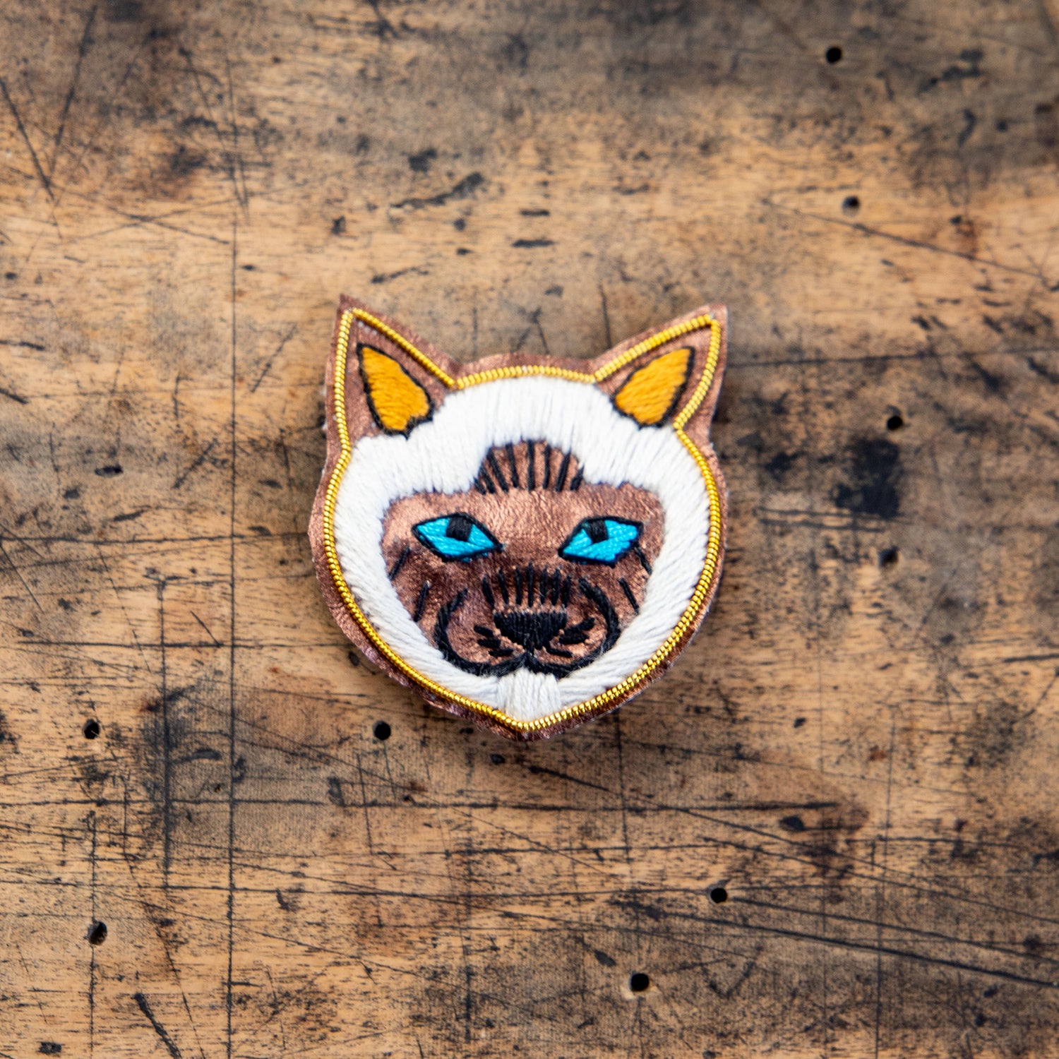 COTTAGE/コテージ ザリ刺繍 ブローチ ネコ – ニコノマニマニ雑貨店