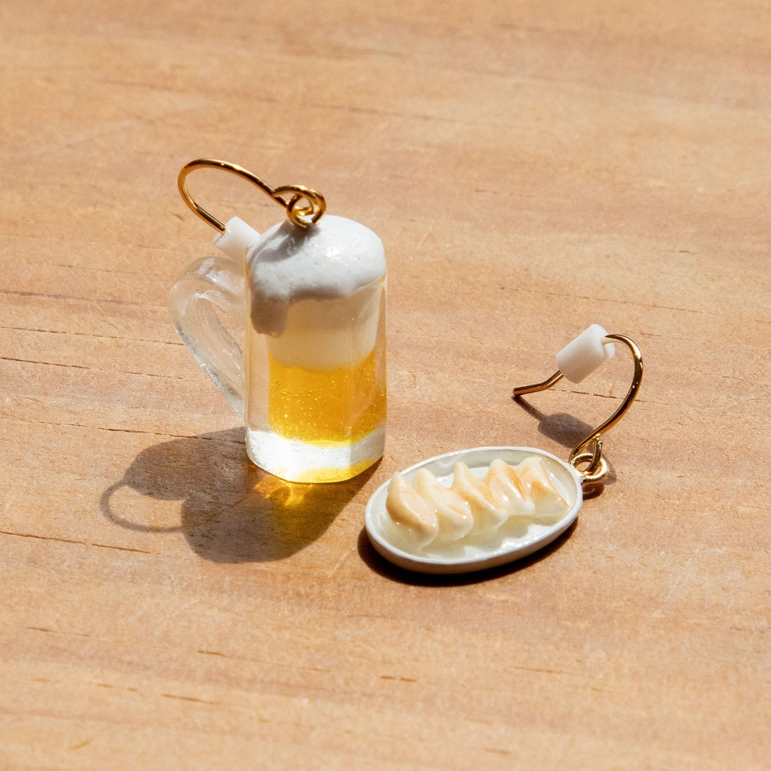 ぷはぁっと笑顔になれる！ギョーザとビールピアス