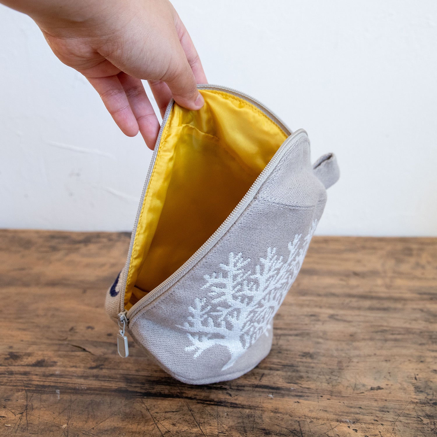 moritaMiW/モリタミウ マチ付きポーチ 深海のダンスのタコたち