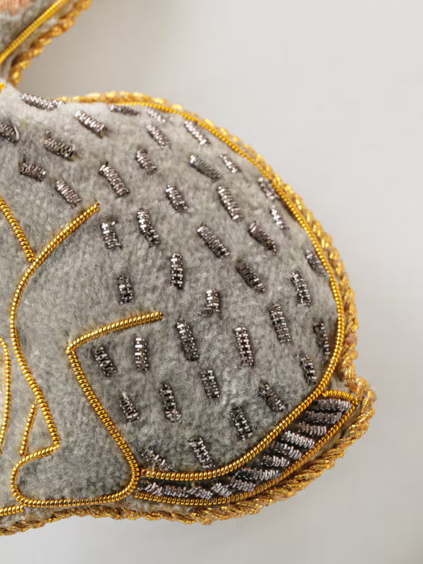 COTTAGE/コテージ　ザリ刺繍 キーホルダー グレーラビット