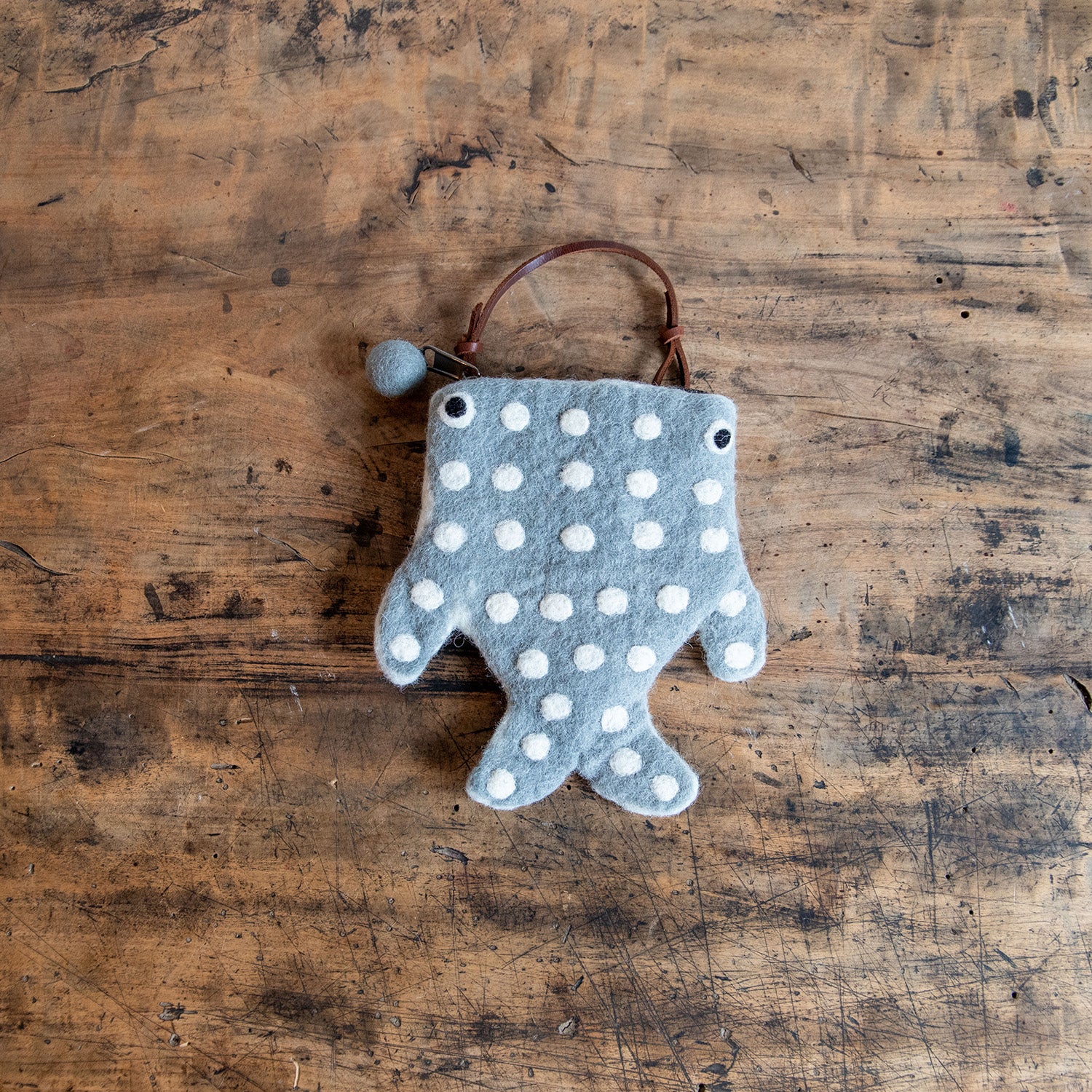 フェアトレード 羊毛フェルト ジンベイザメ ポーチ – ニコノマニマニ