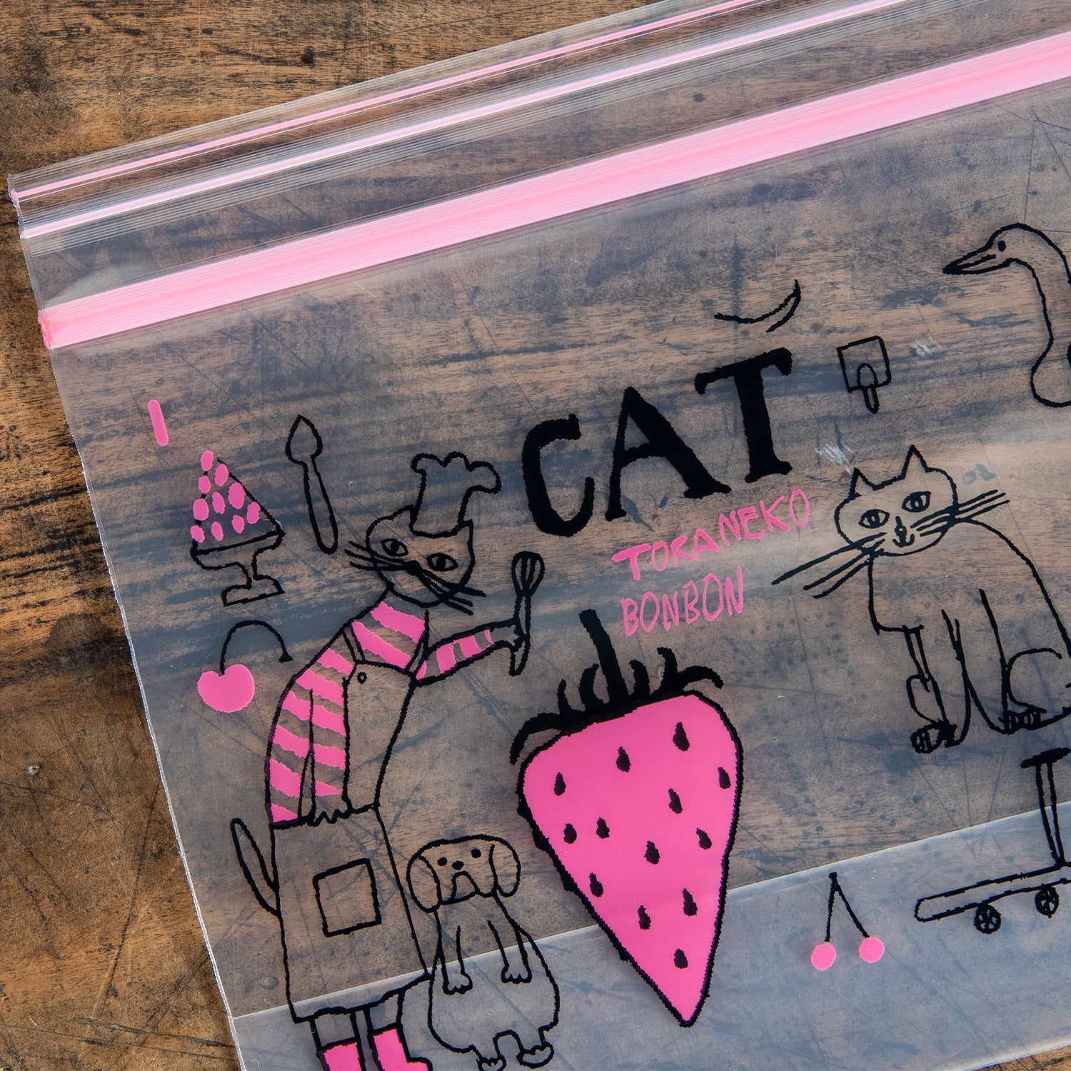 トラネコボンボン フリーザーバッグ S (いちご猫) – ニコノマニマニ