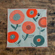 moritaMiW/モリタミウ　ガーゼハンカチ 花とクマンバチ