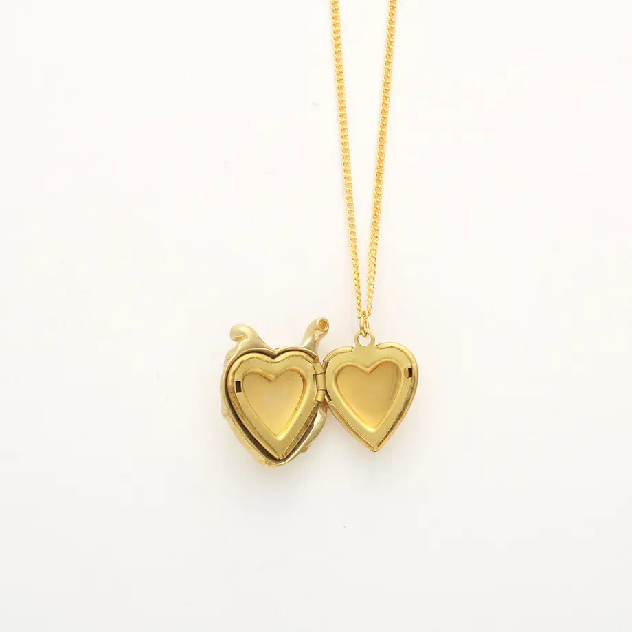 Aquvii / アクビ　heart attack necklace