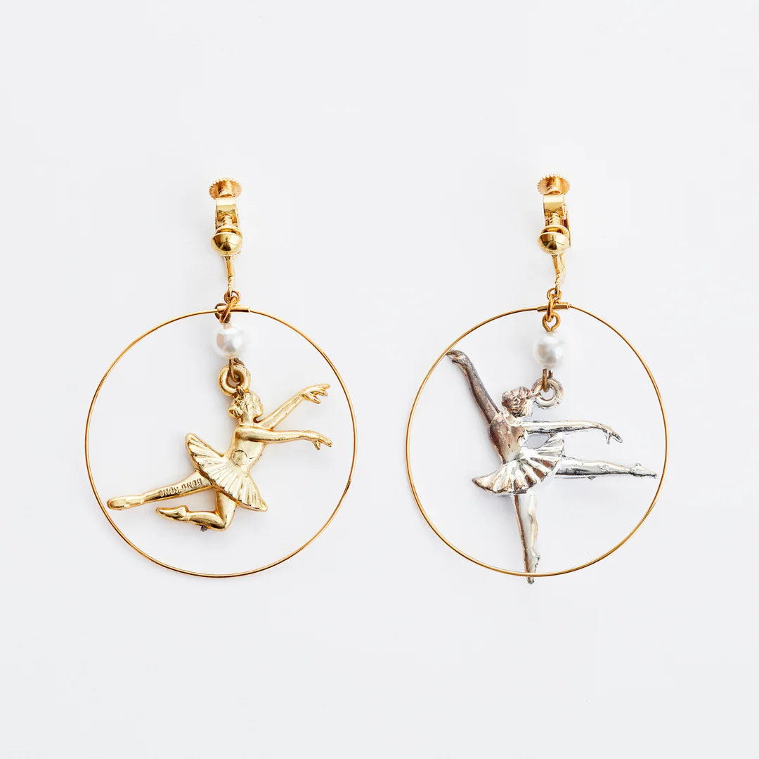Aquvii / アクビ　ballerina earring