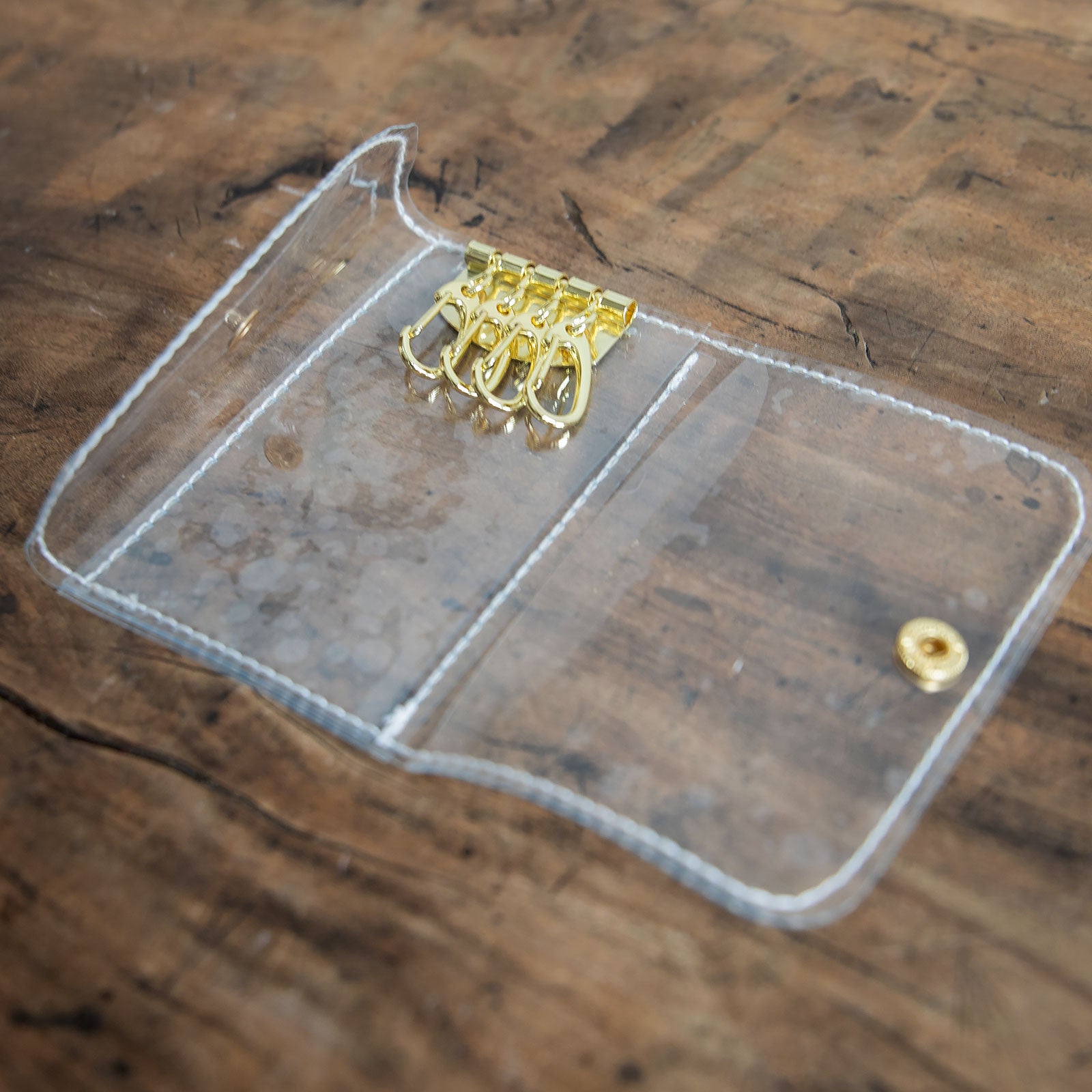 Aquvii / アクビ　clear key case