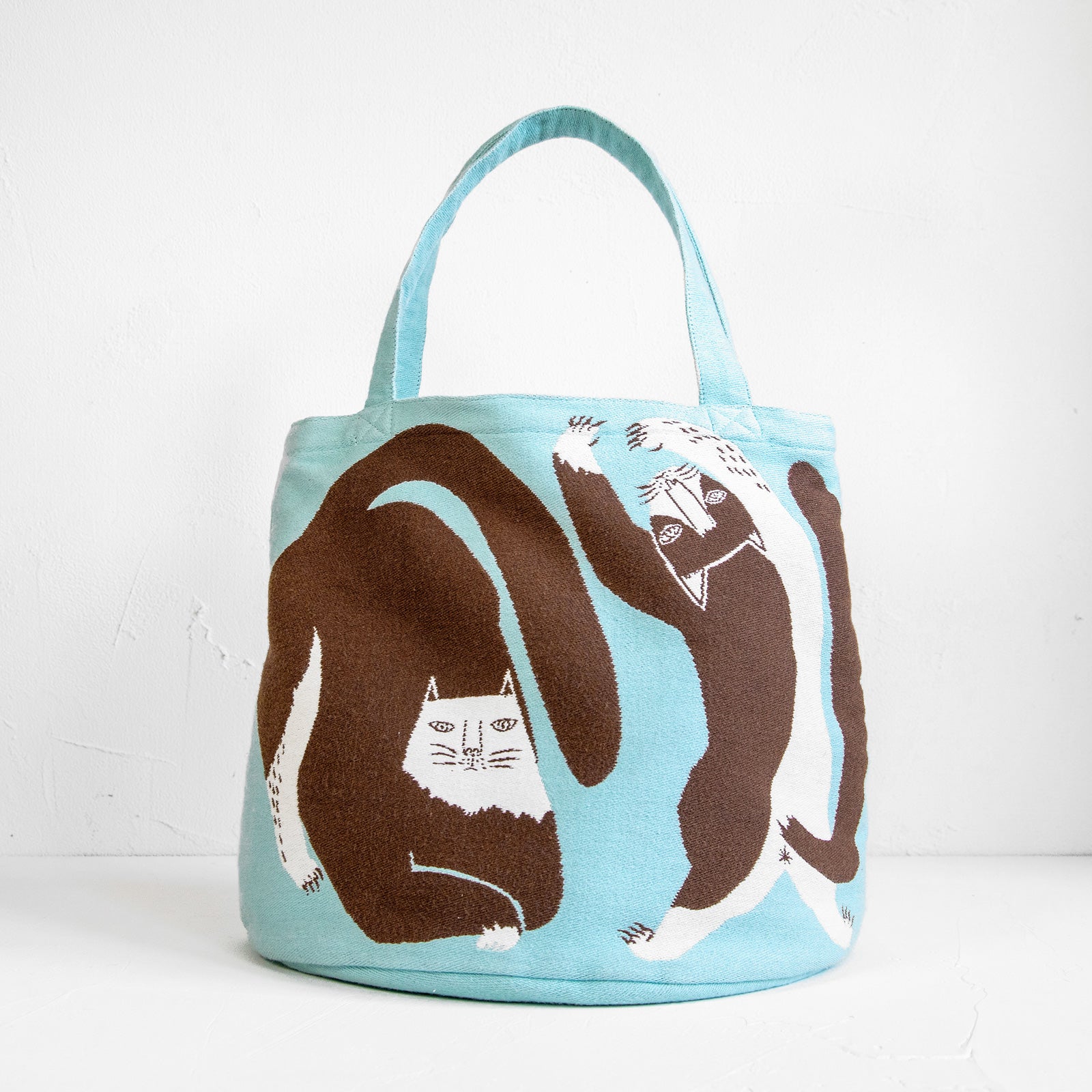 moritaMiW/モリタミウ　トートバッグ 公園の大きな樹のネコたち