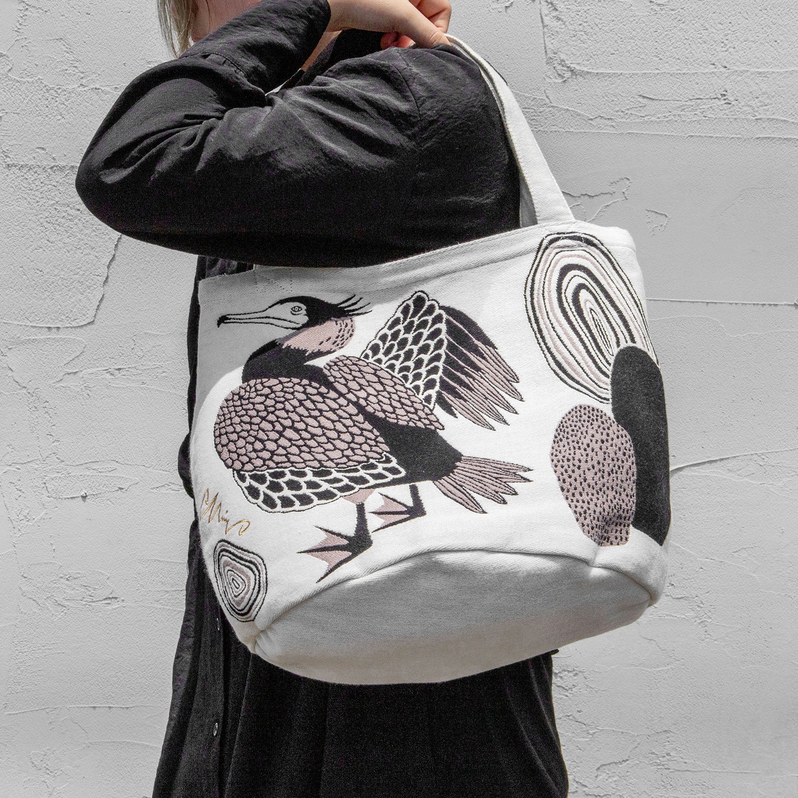 moritaMiW/モリタミウ　トートバッグ 川ほとりのニンマリのウたち