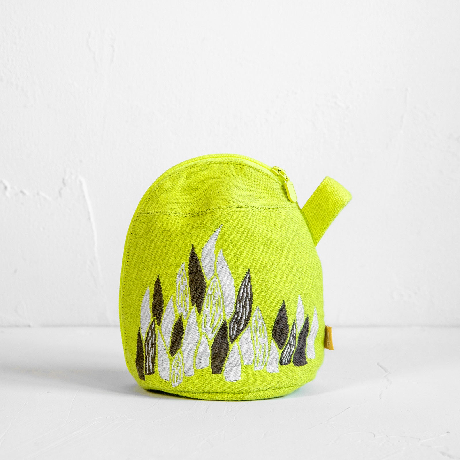 moritaMiW/モリタミウ　マチ付きポーチ 岩山のスキップのヤギたち