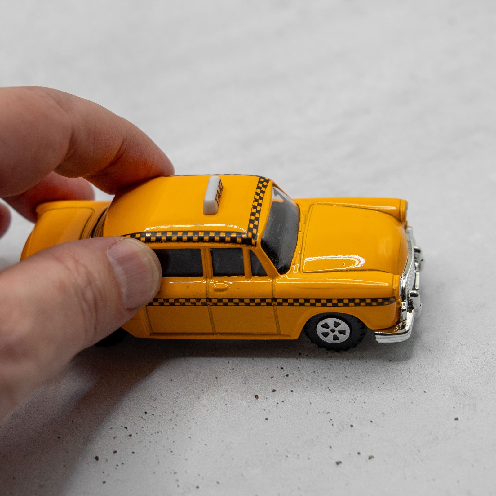 アンティークシャープナー　イエロータクシー