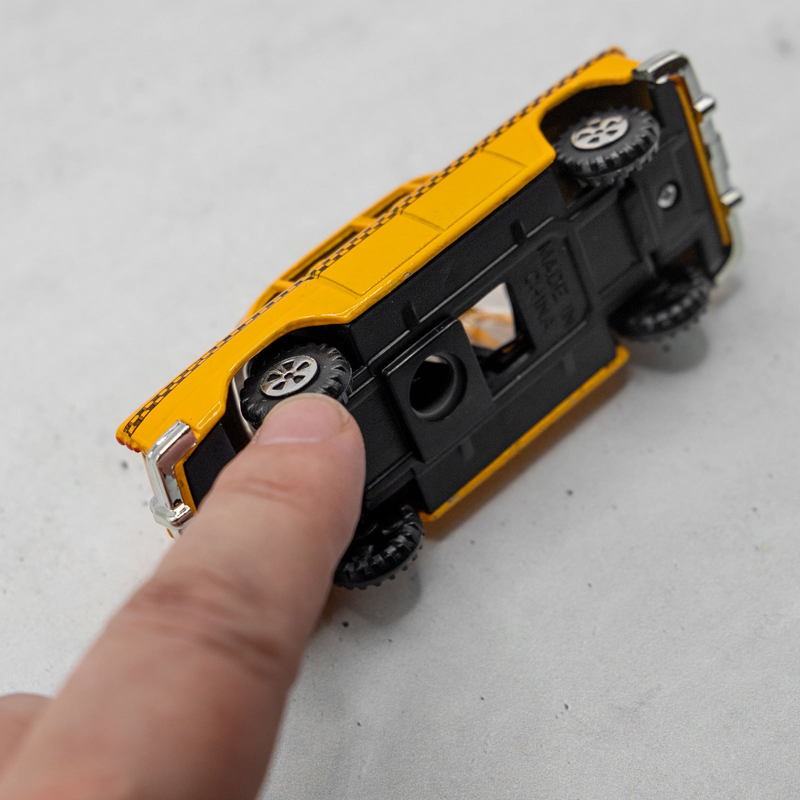 アンティークシャープナー　イエロータクシー