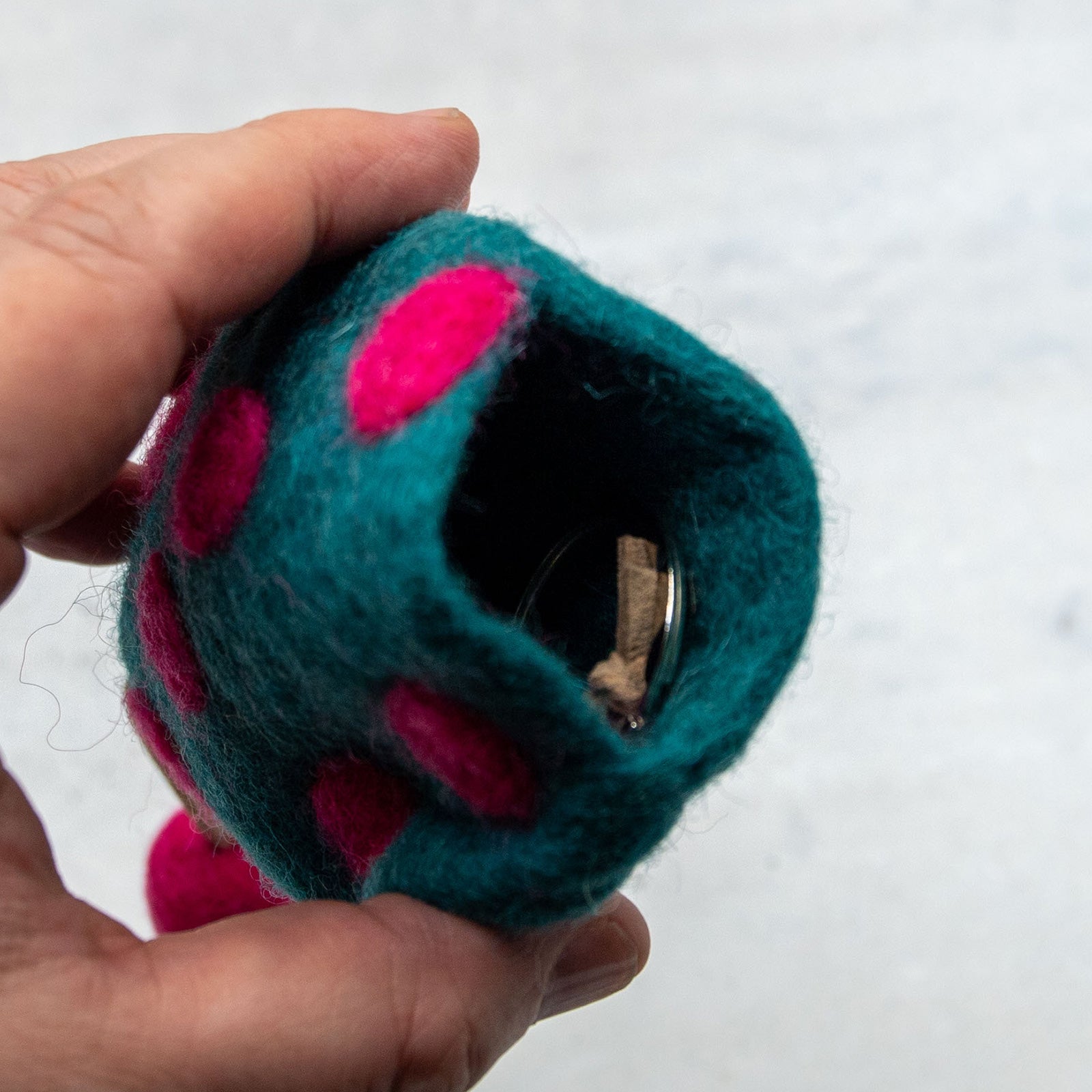 フェアトレード　羊毛フェルト 水玉 ドット キーケース