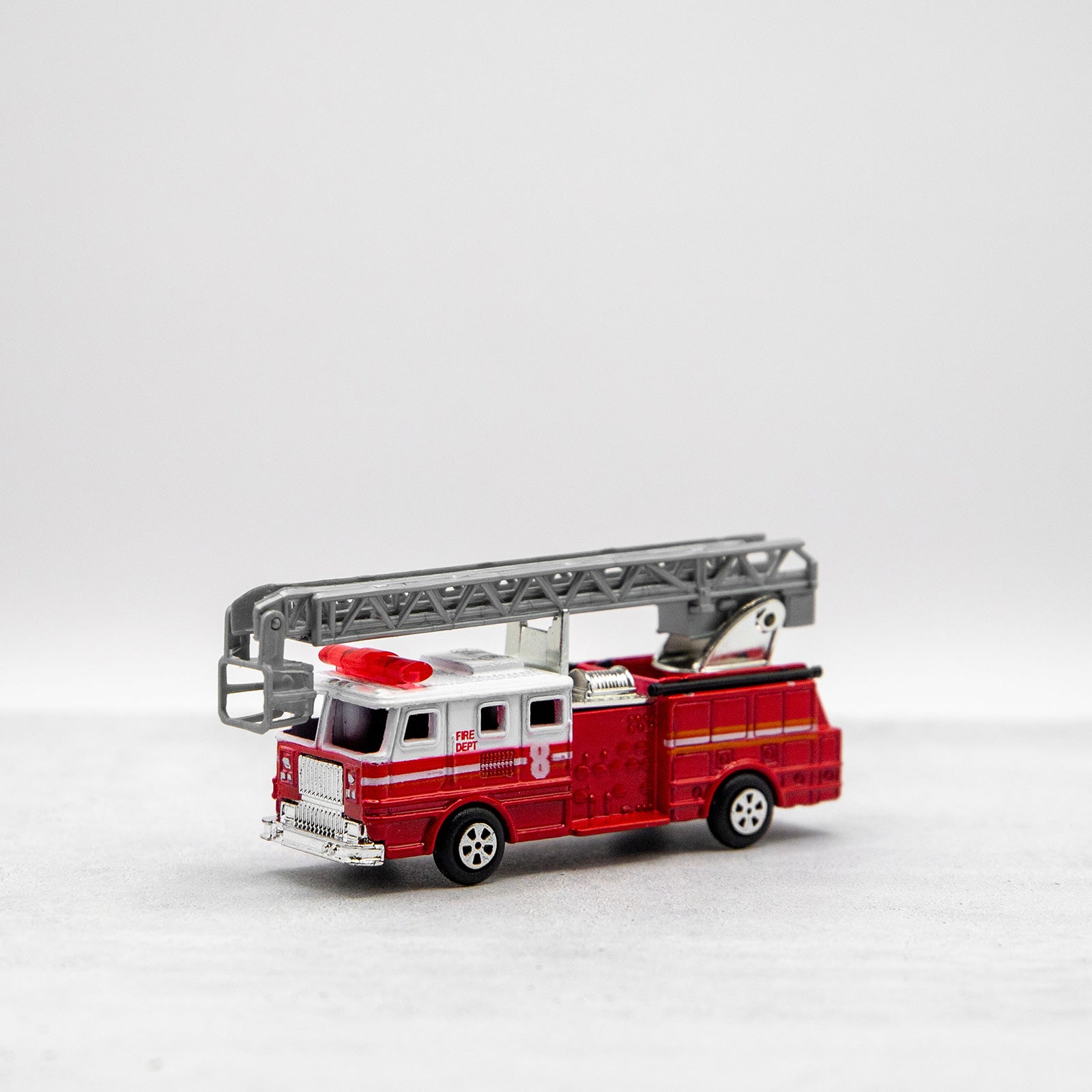 アンティークシャープナー　ファイヤートラック　カラー