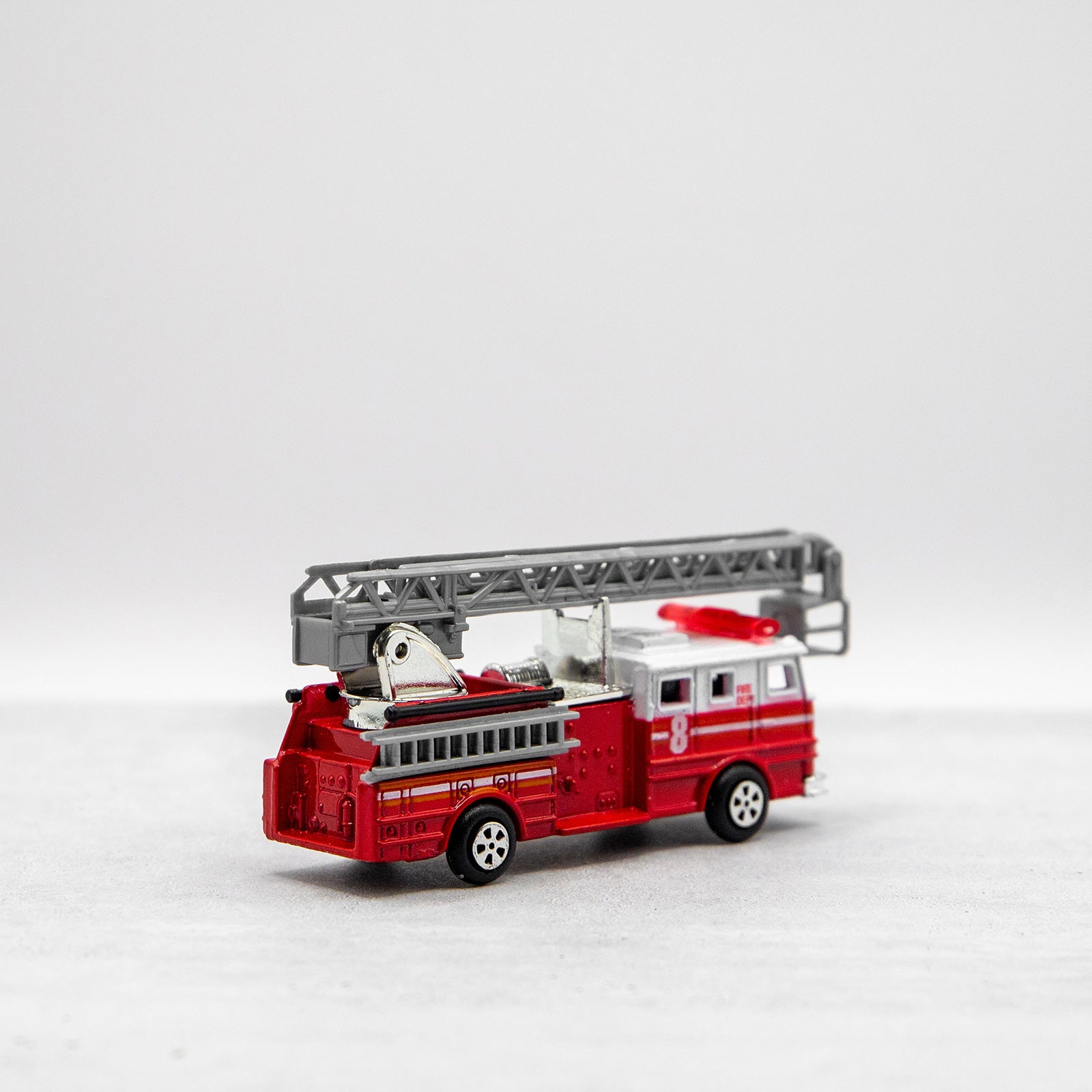 アンティークシャープナー　ファイヤートラック　カラー