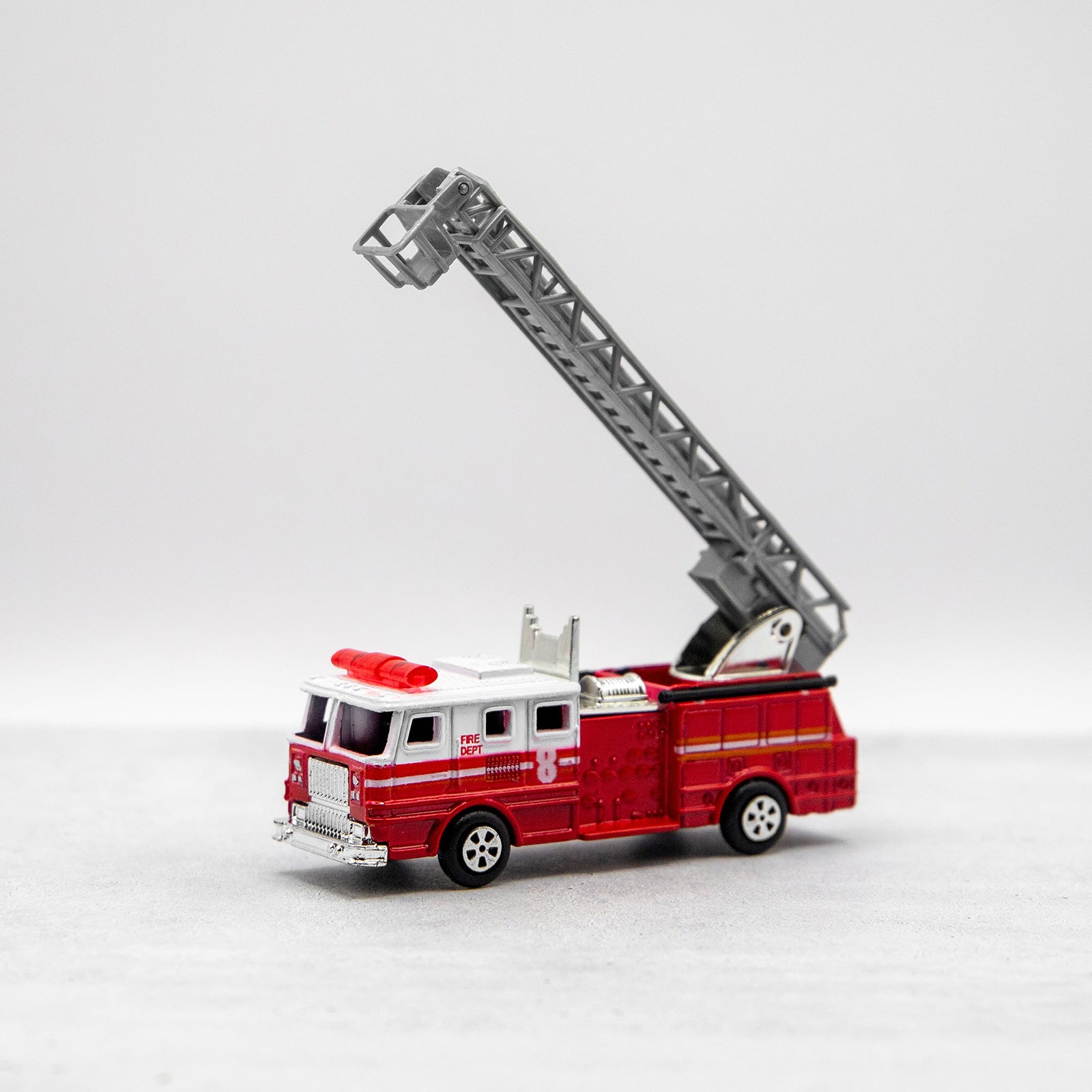 アンティークシャープナー　ファイヤートラック　カラー