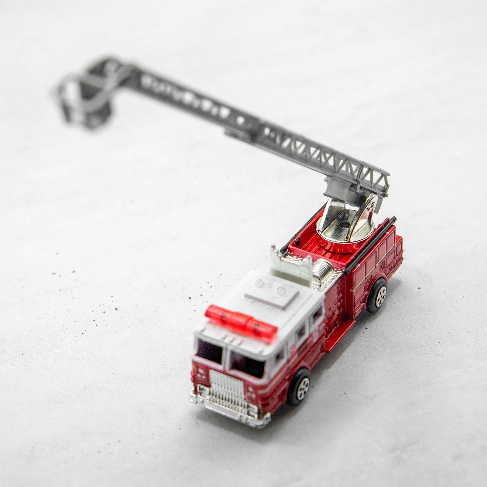 アンティークシャープナー　ファイヤートラック　カラー