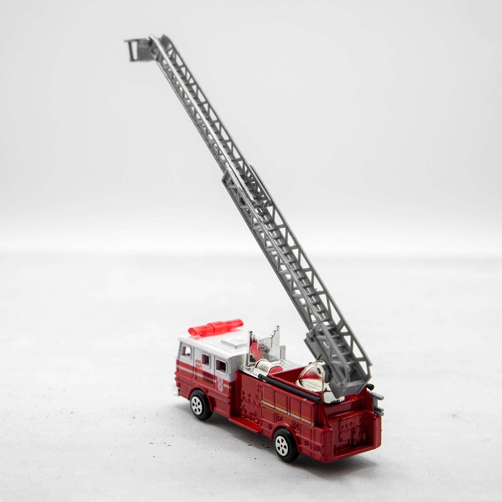 アンティークシャープナー　ファイヤートラック　カラー