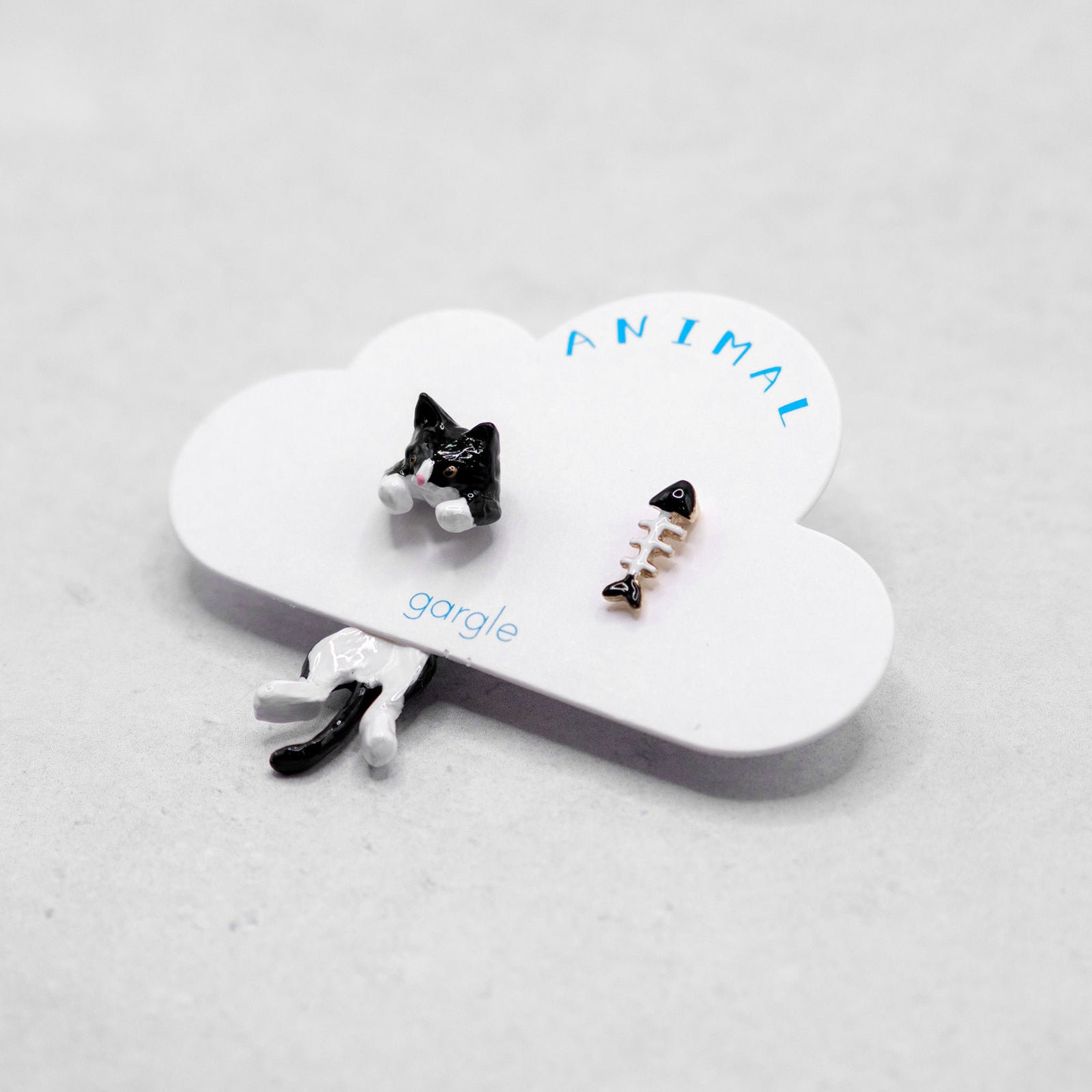gargle ＜ニコマニ別注＞ぶらぶらアニマル ネコ ピアス ＜ハチワレ＞