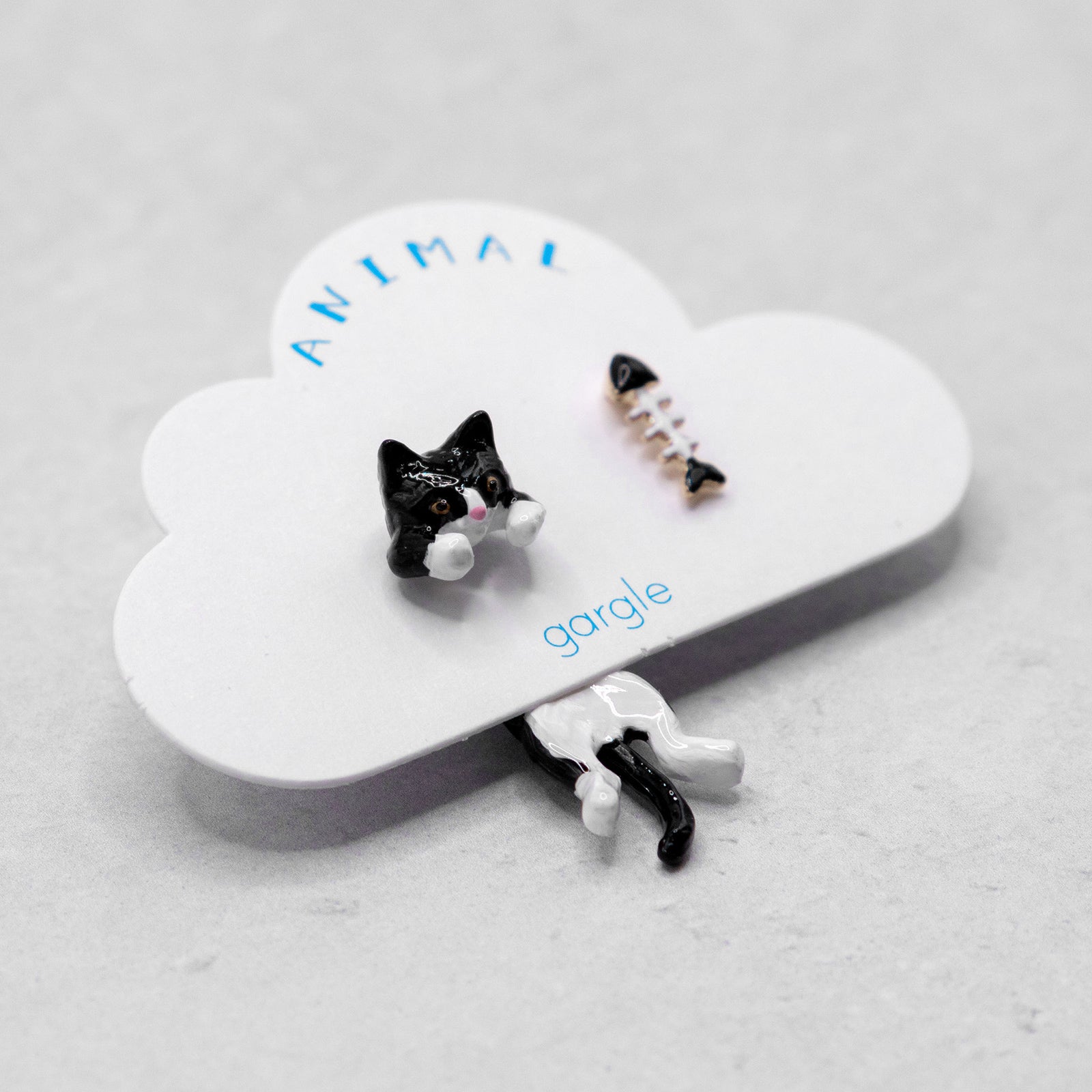 gargle ＜ニコマニ別注＞ぶらぶらアニマル ネコ ピアス ＜ハチワレ
