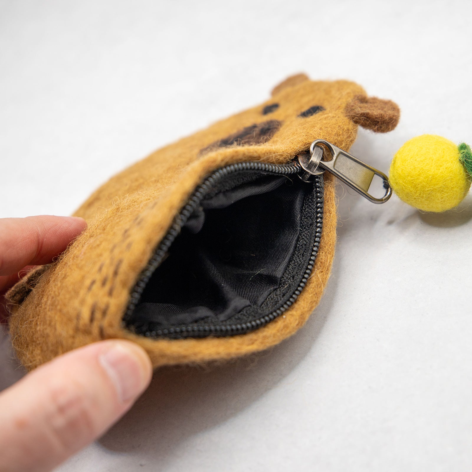 フェアトレード　羊毛フェルト カピバラ ポーチ