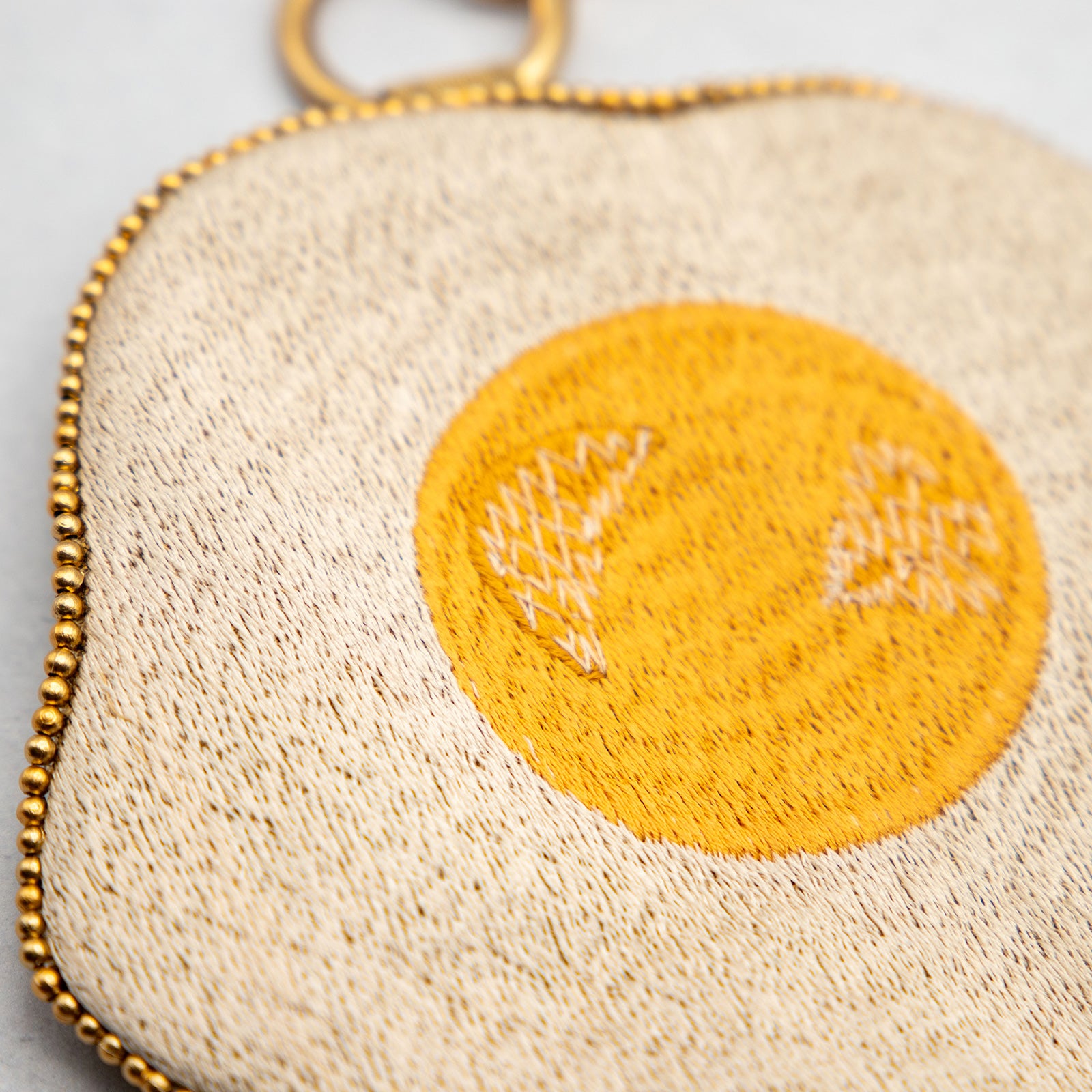 COTTAGE/コテージ　目玉焼き刺繍 キーポーチ バッグチャーム