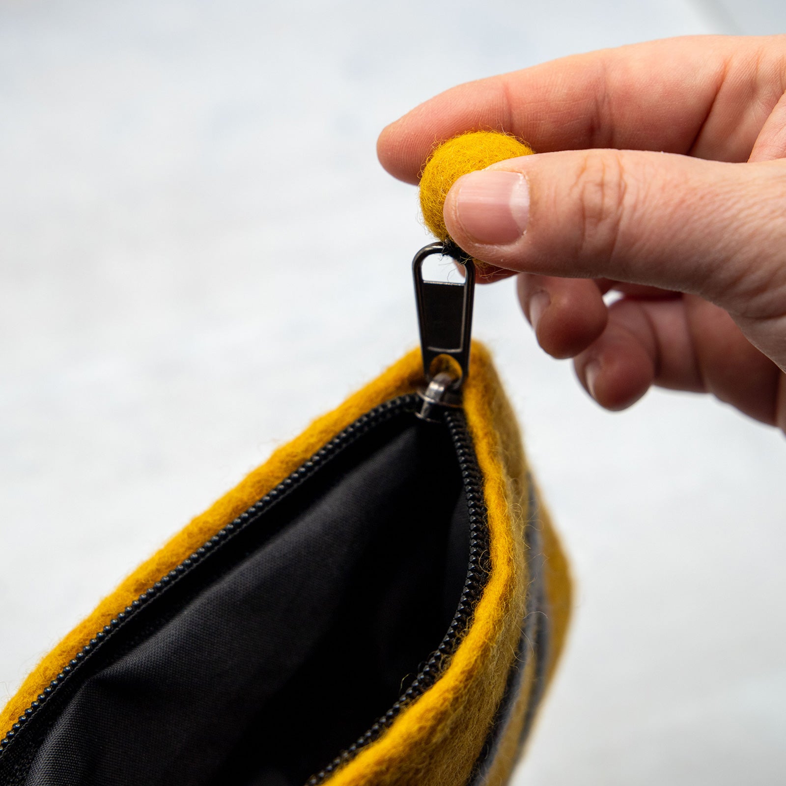 フェアトレード　羊毛フェルト メガネ ポーチ