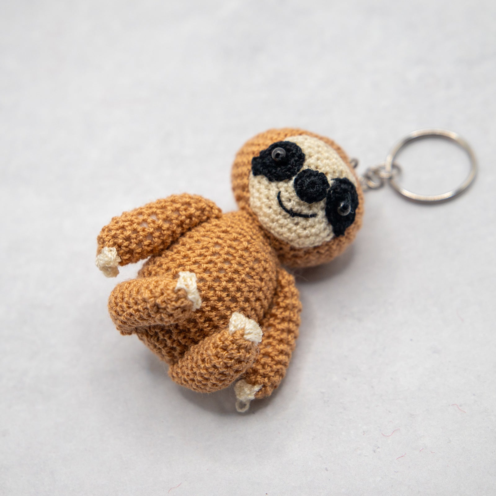 あみぐるみ　ナマケモノ　キーホルダー