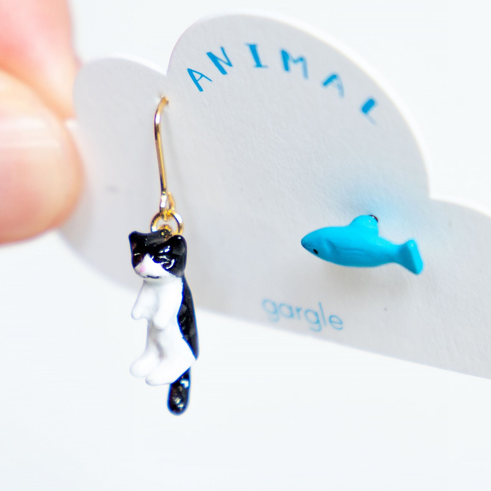gargle/ガーグル つままれ猫 ピアス – ニコノマニマニ雑貨店オンライン