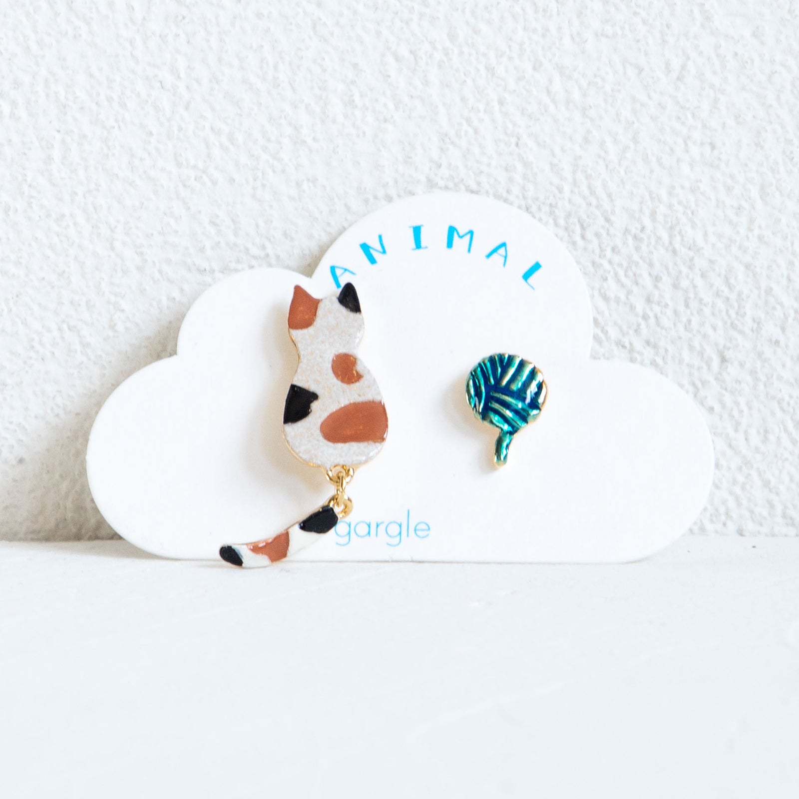 gargle/ガーグル　ネコと毛糸 ピアス