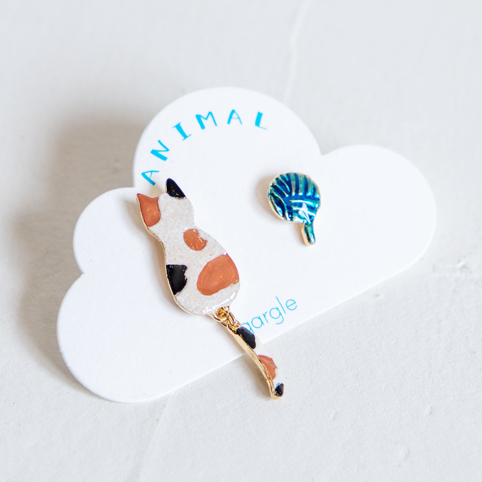 gargle/ガーグル　ネコと毛糸 ピアス