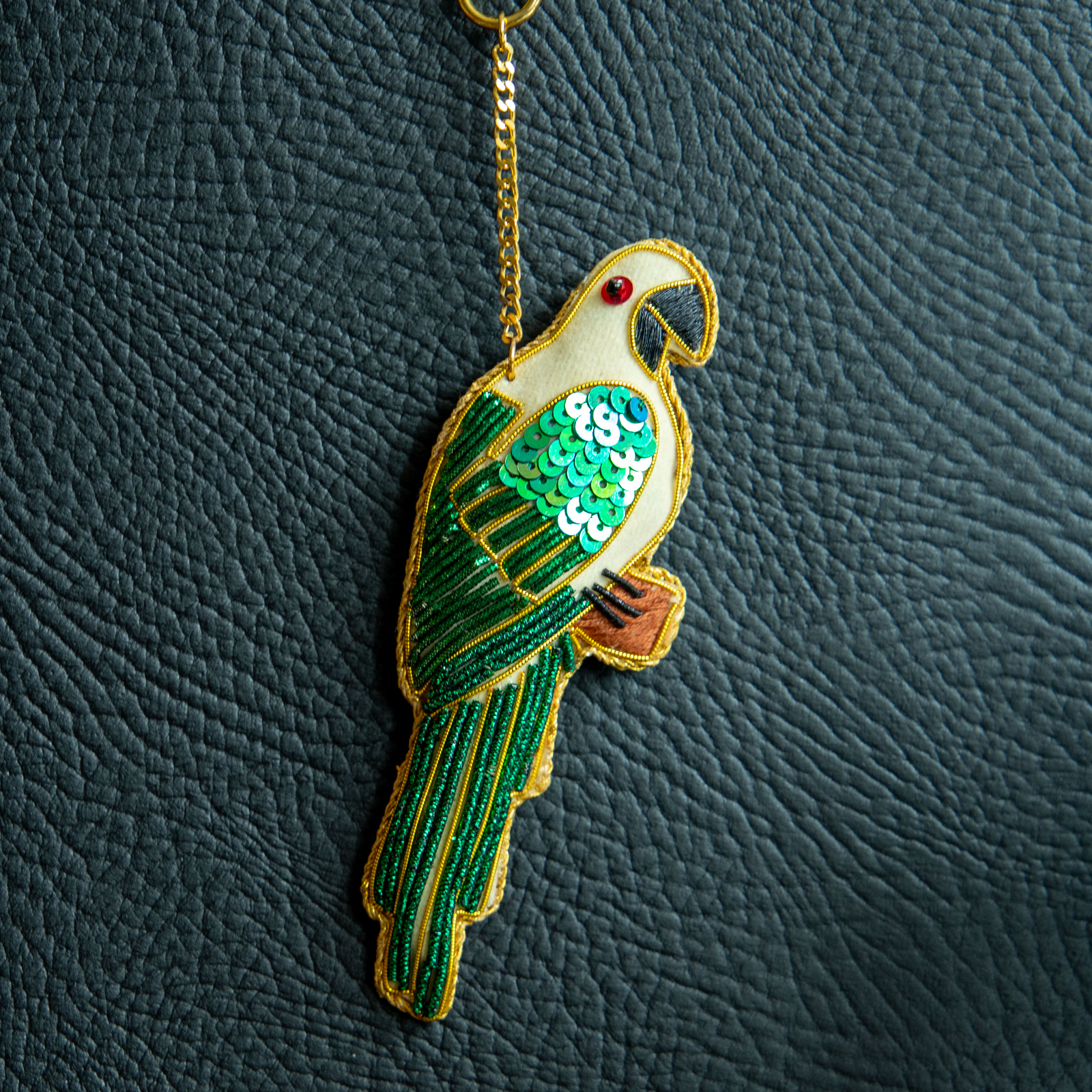 COTTAGE/コテージ　ザリ刺繍 キーホルダー オウム