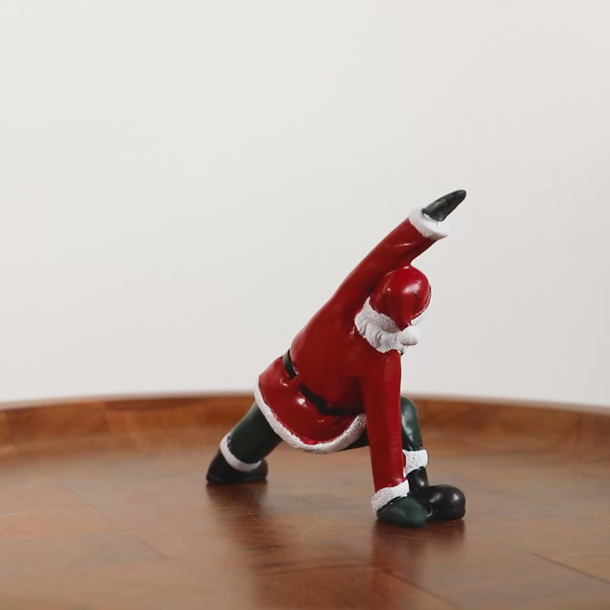 読み込み：クリスマスドール　ヨガサンタ ポーズJ