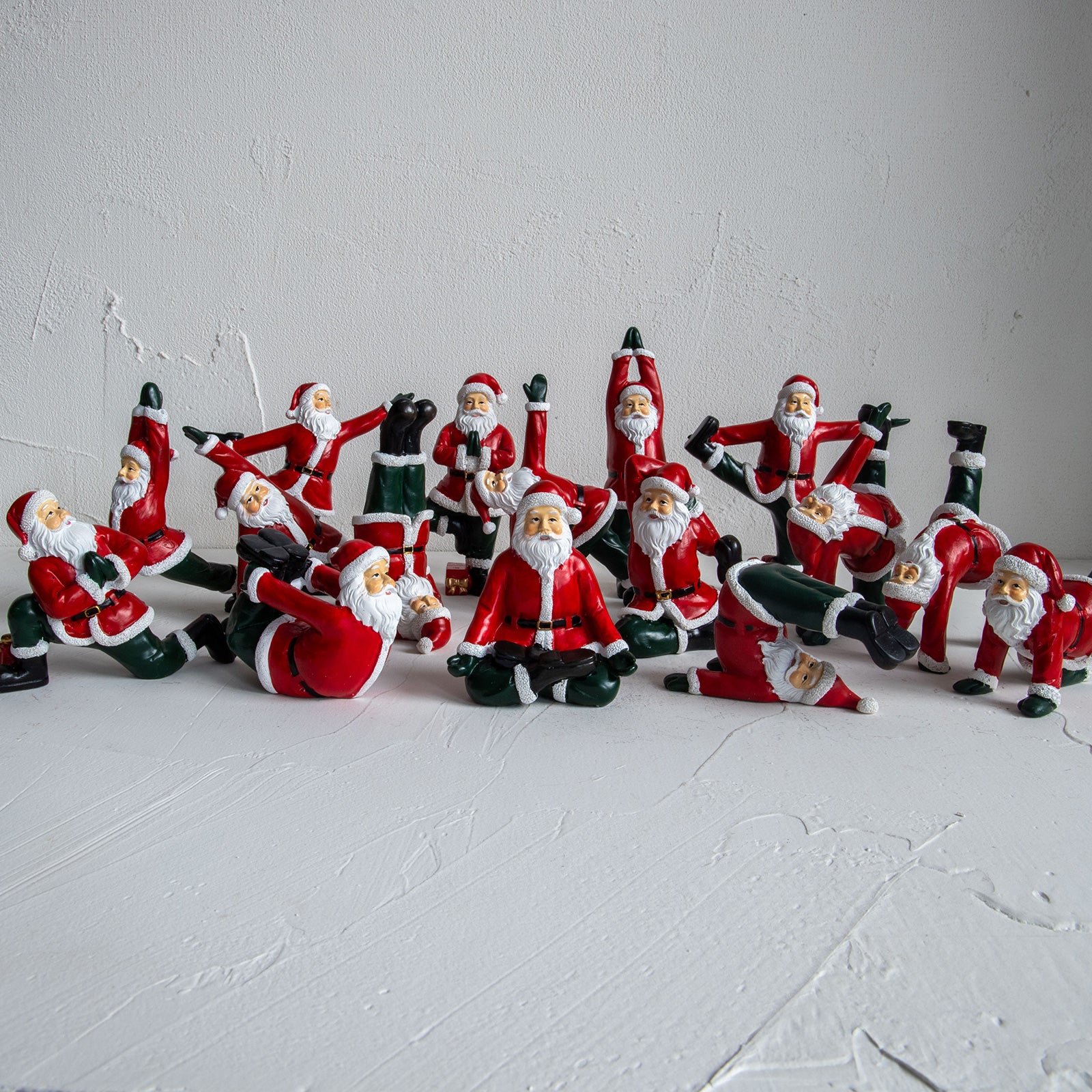 クリスマスドール　ヨガサンタ ポーズN