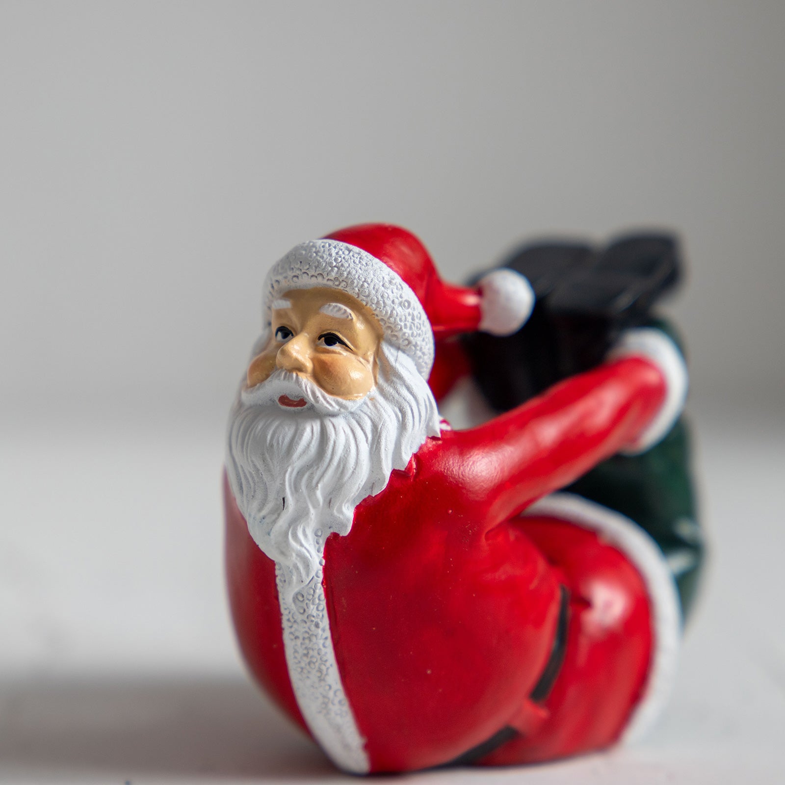 クリスマスドール　ヨガサンタ ポーズH