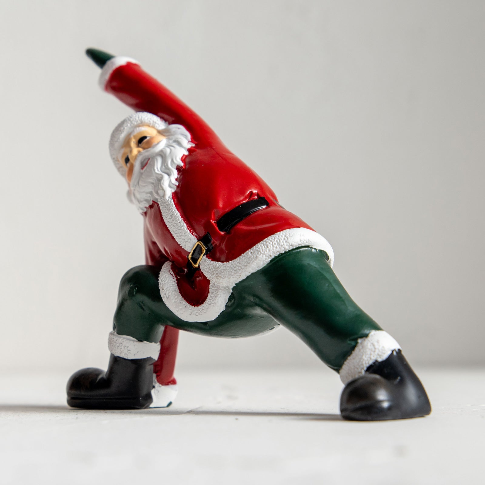 クリスマスドール　ヨガサンタ ポーズJ