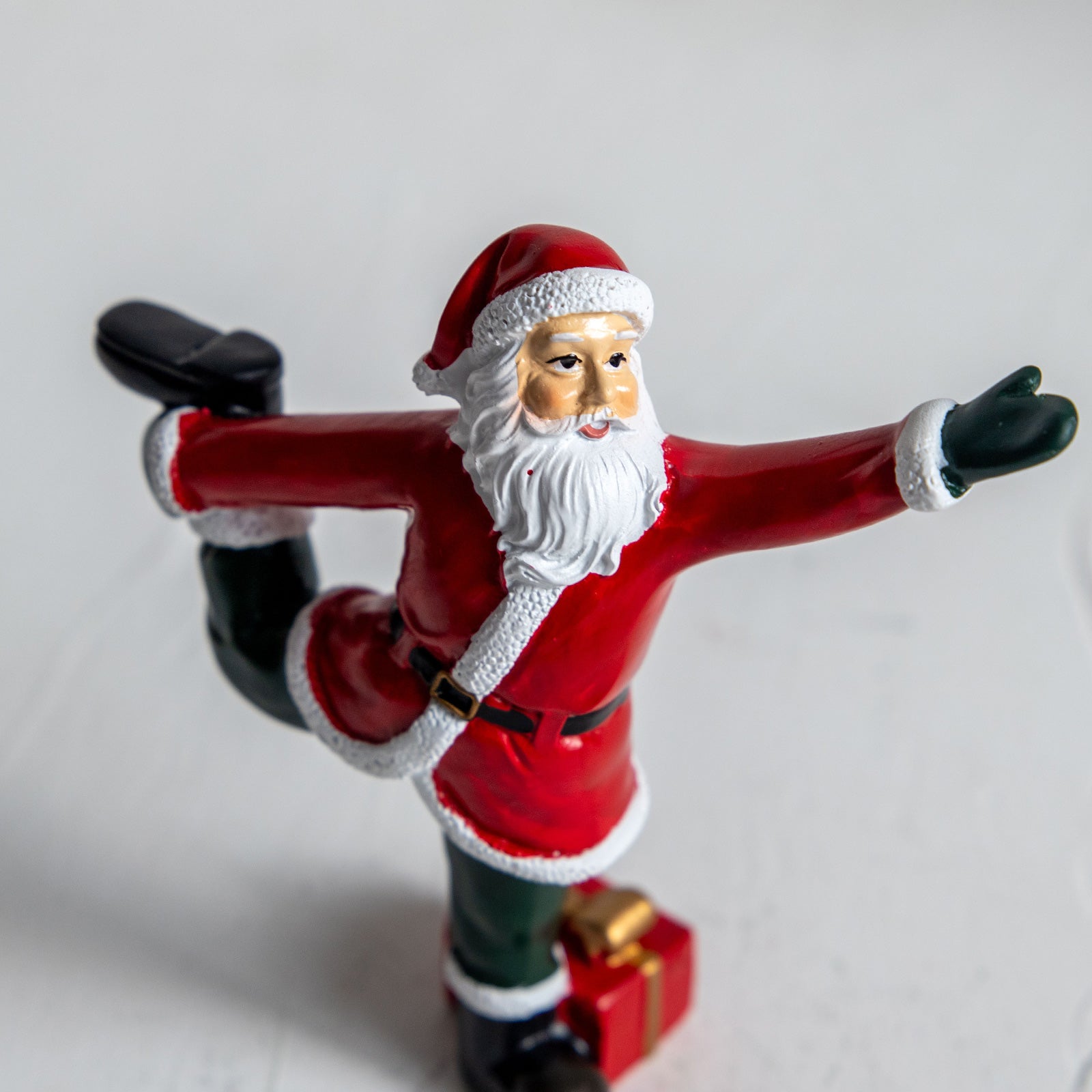 クリスマスドール　ヨガサンタ ポーズM