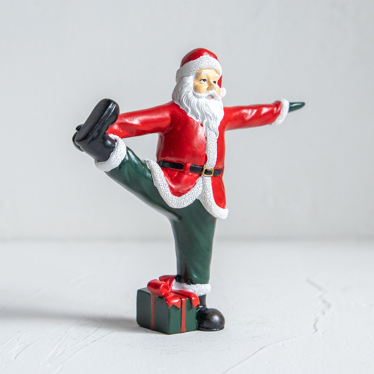 クリスマスドール　ヨガサンタ ポーズP