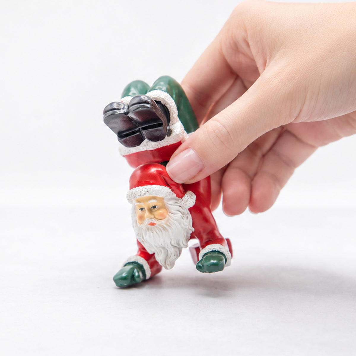クリスマスドール　ヨガサンタ サソリのポーズ