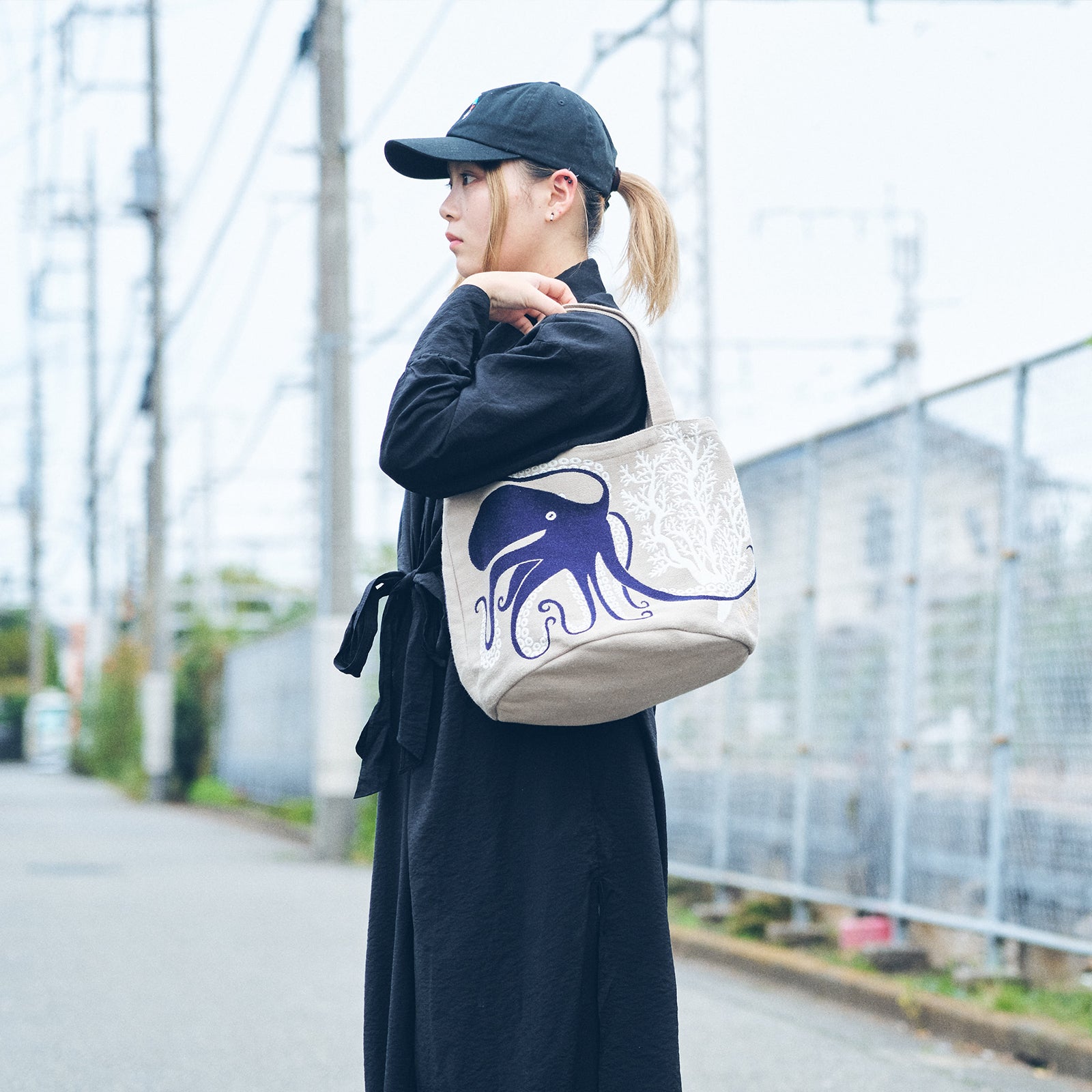 moritaMiW/モリタミウ　トートバッグ 深海のダンスのタコたち