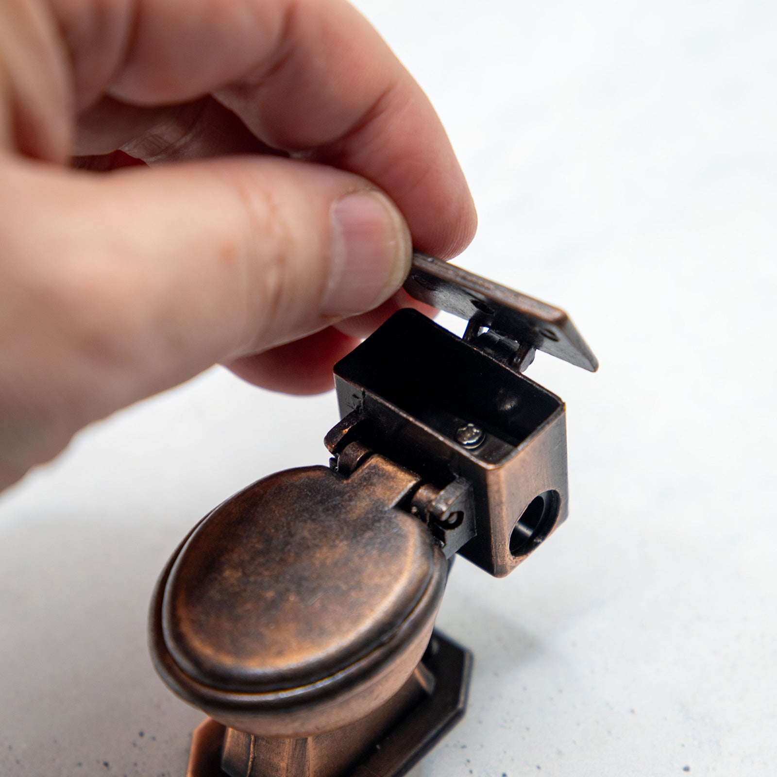 アンティークシャープナー　トイレ