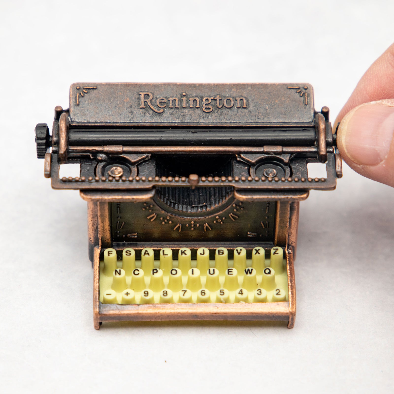 アンティークシャープナー　タイプライター