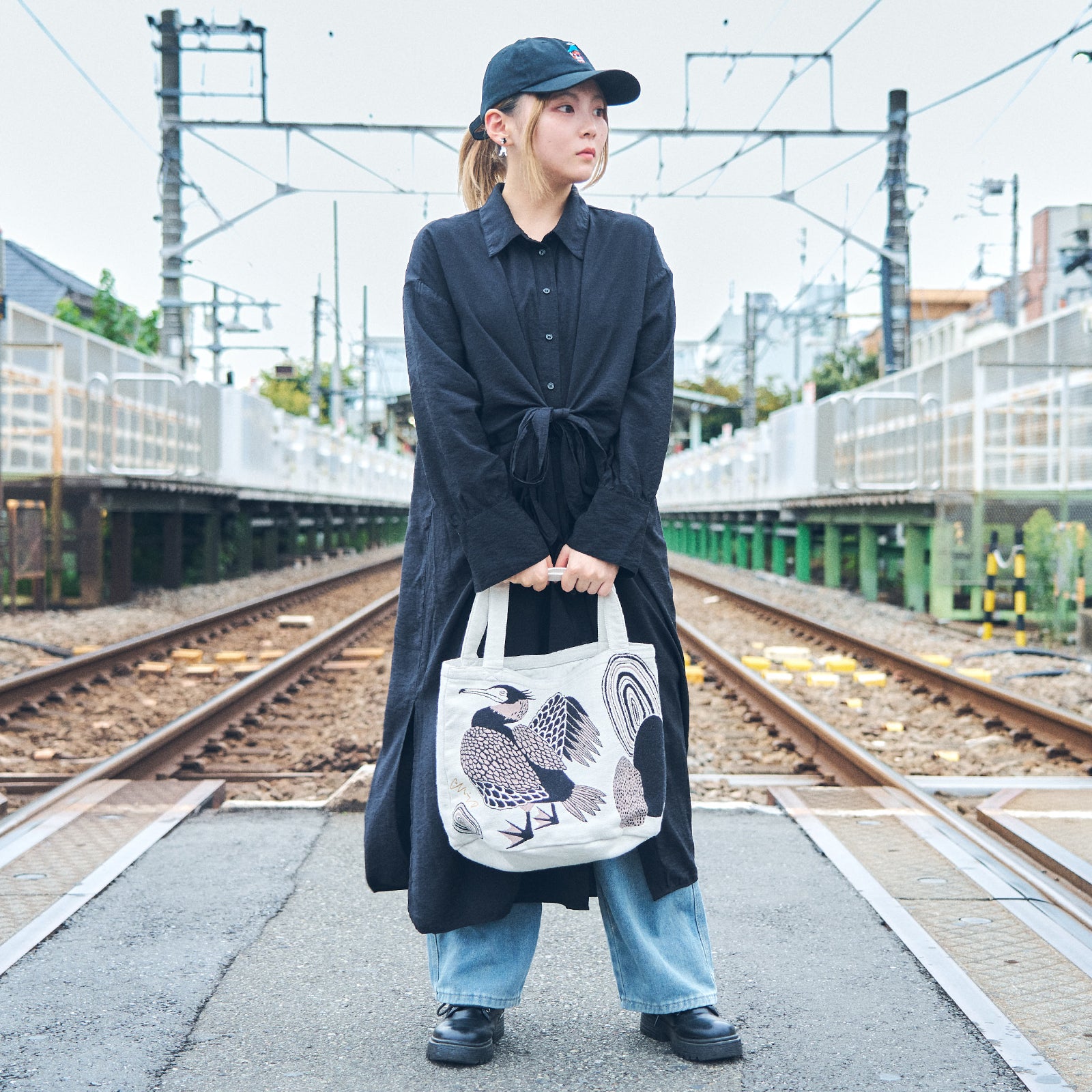 moritaMiW/モリタミウ　トートバッグ 川ほとりのニンマリのウたち