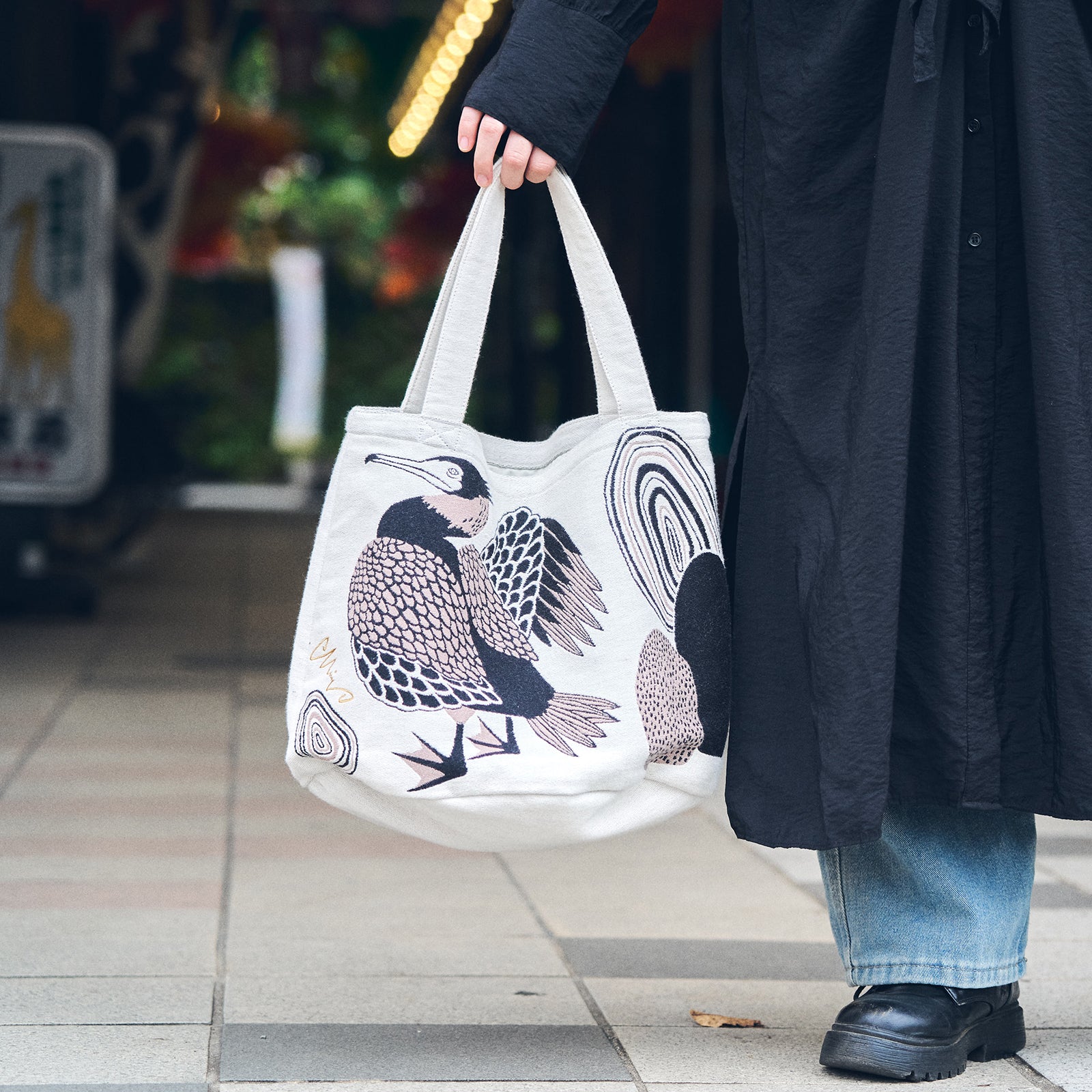 moritaMiW/モリタミウ　トートバッグ 川ほとりのニンマリのウたち