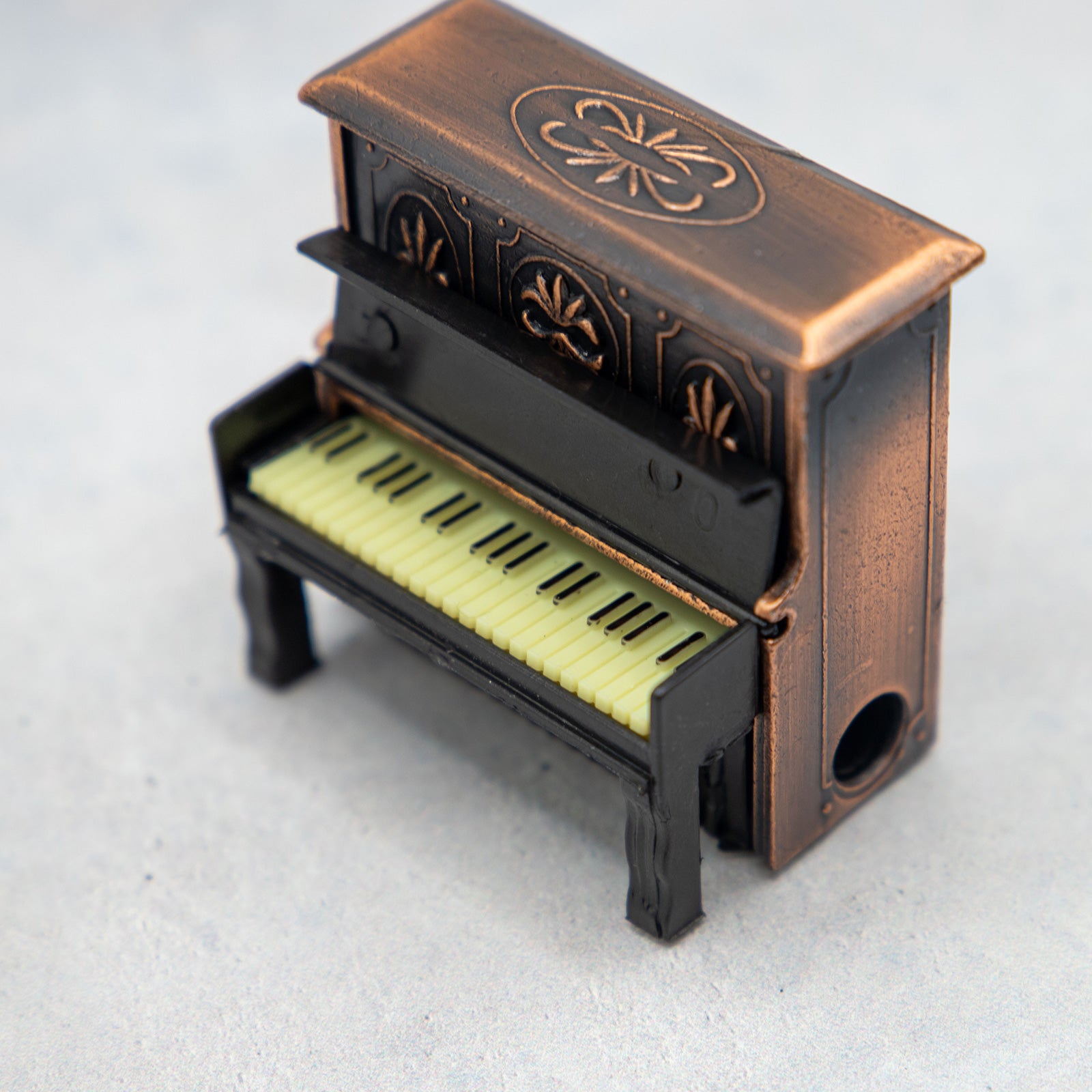 アンティークシャープナー　アップライトピアノ