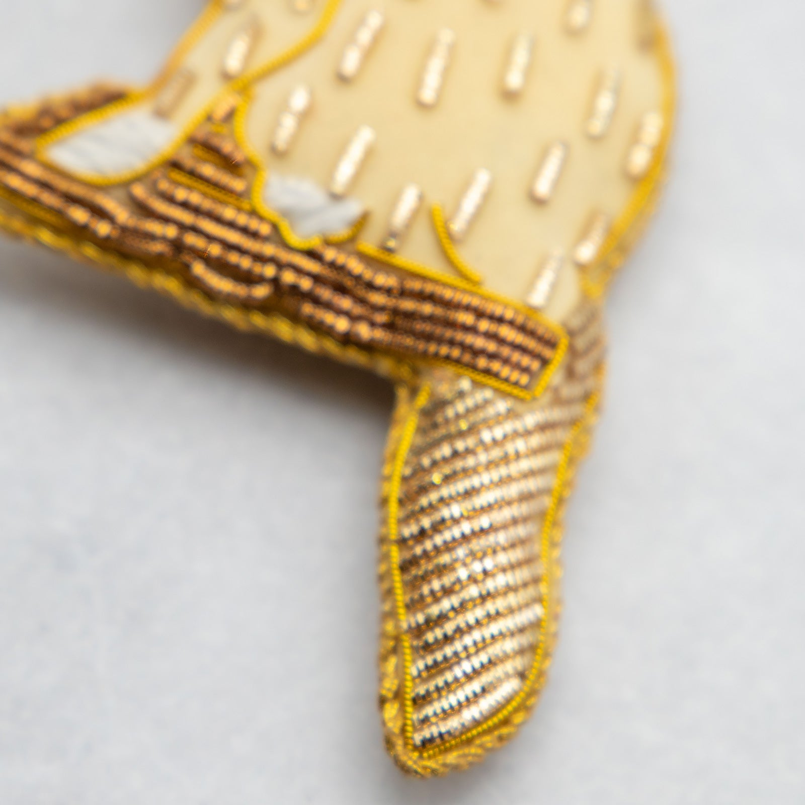 COTTAGE/コテージ　ザリ刺繍 キーホルダー キャット・アイボリー