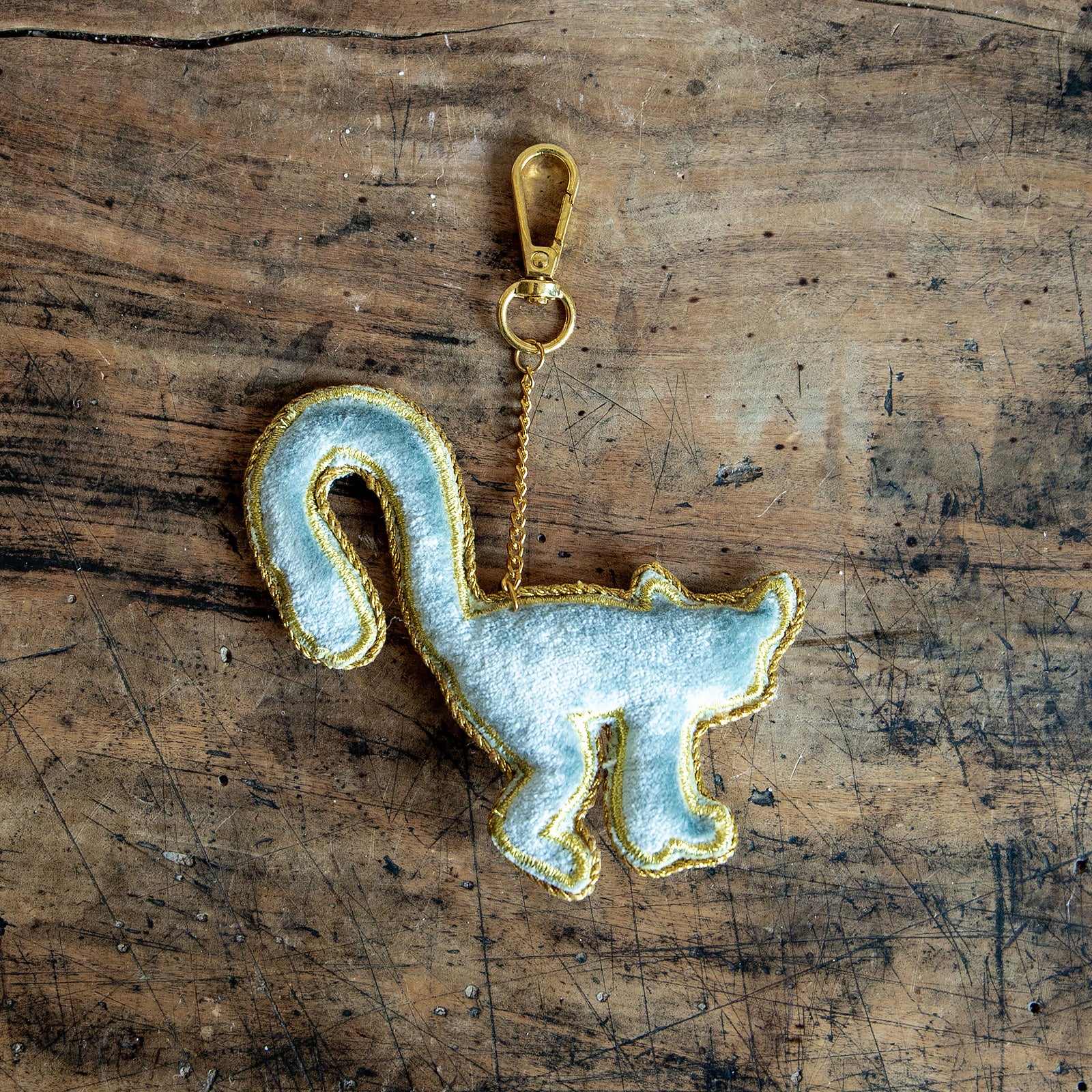 COTTAGE/コテージ　ザリ刺繍 キーホルダー ワオキツネザル