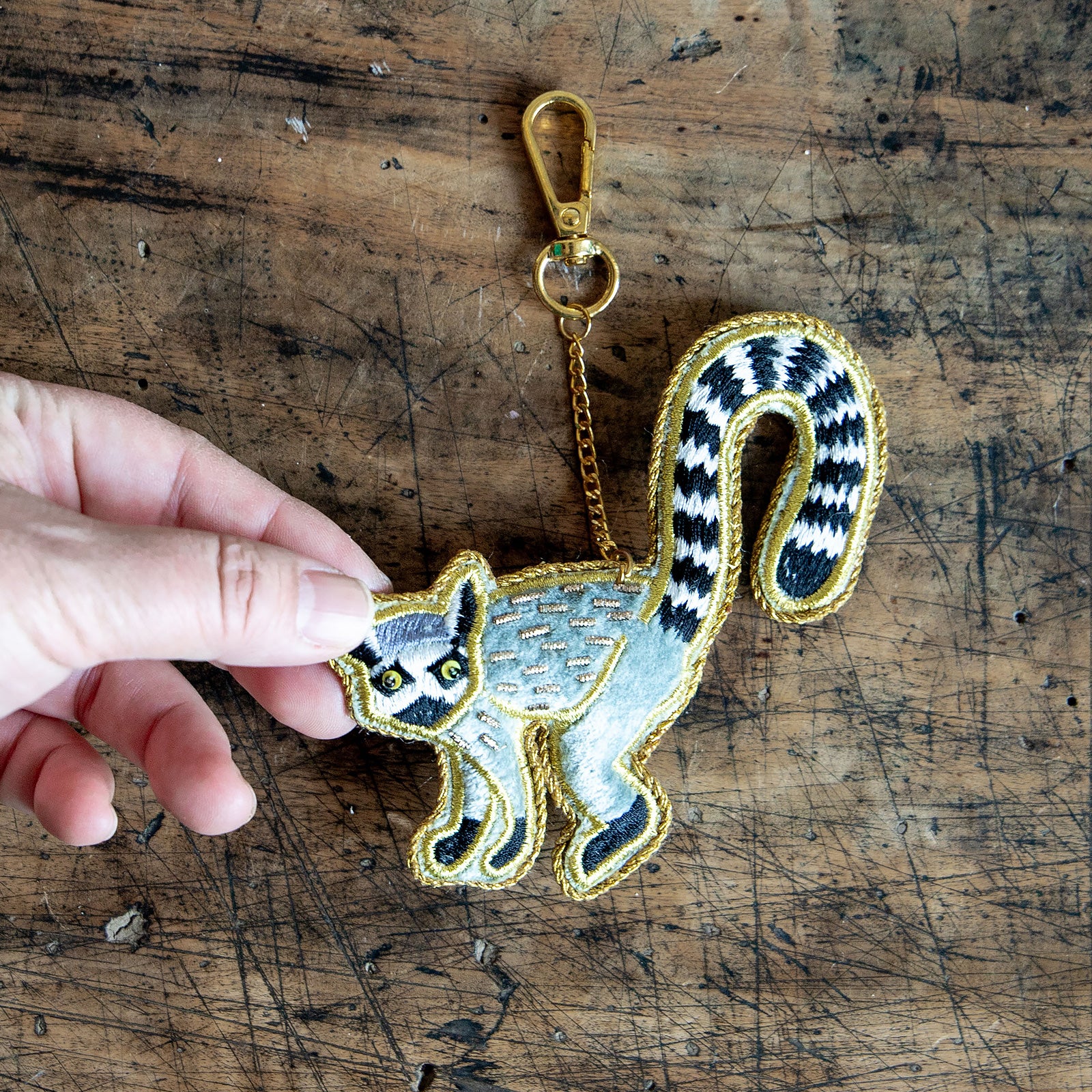 COTTAGE/コテージ　ザリ刺繍 キーホルダー ワオキツネザル