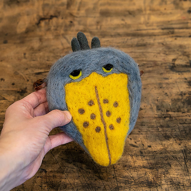 フェアトレード　羊毛フェルト ハシビロコウ ポーチ