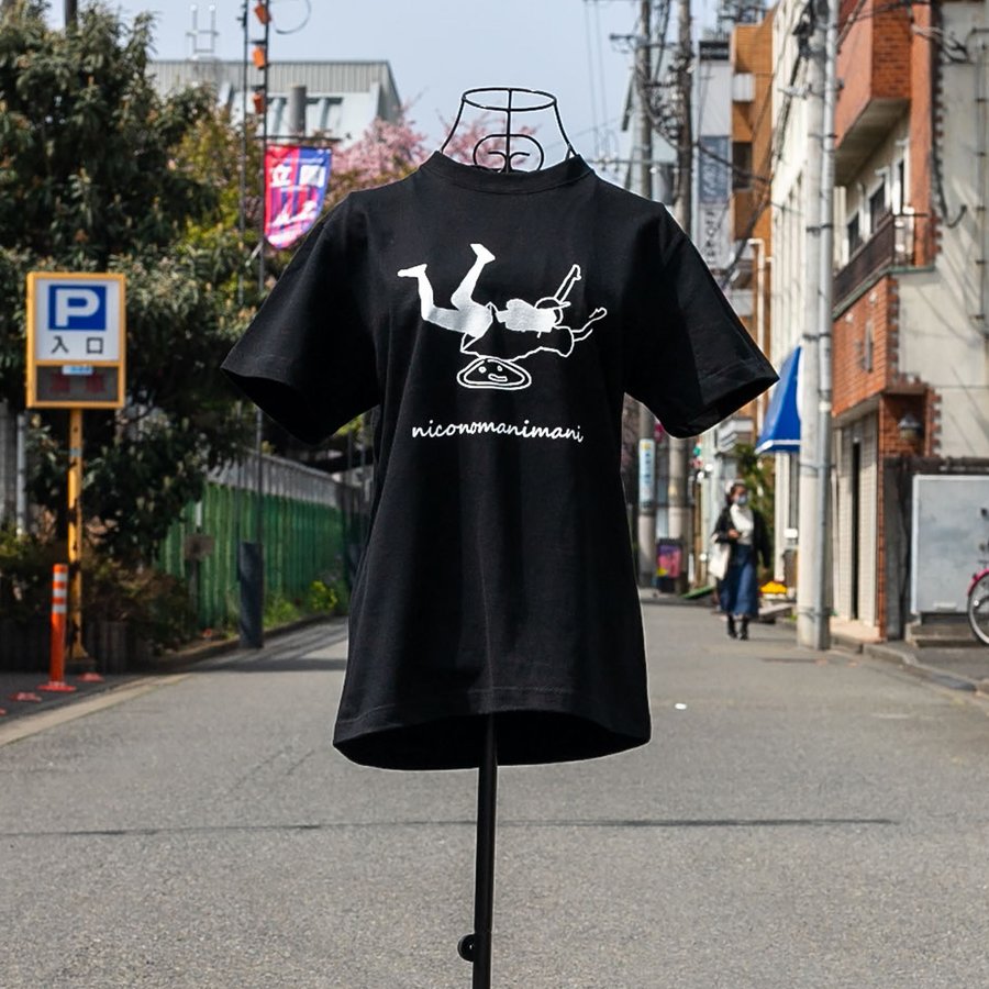 ニコノマニマニ雑貨店　オリジナル Tシャツ 転倒